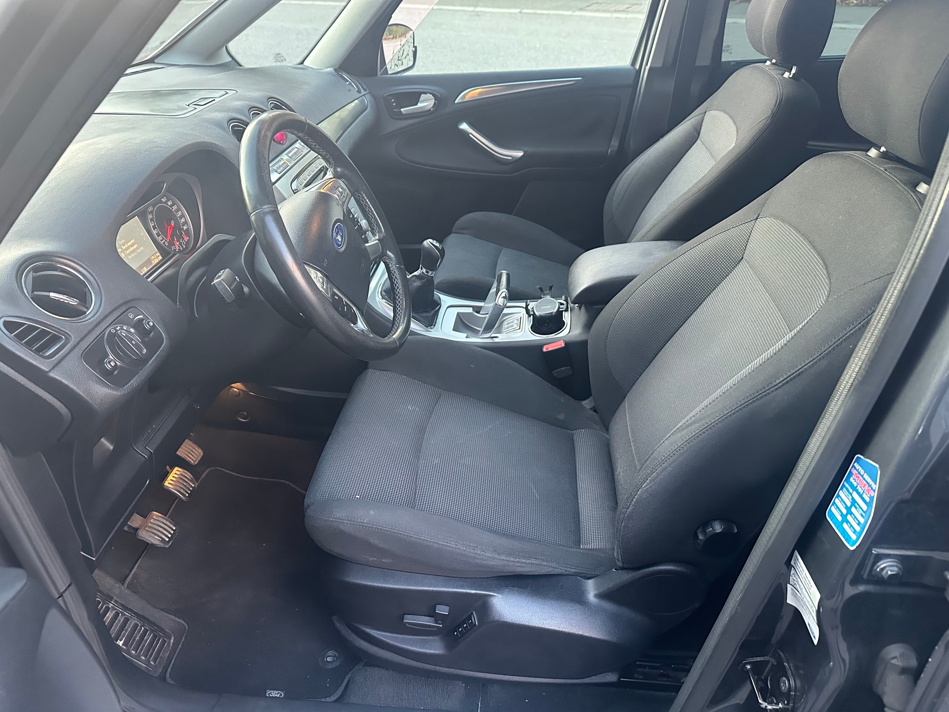 FORD Galaxy 2.0i Ghia-image-9