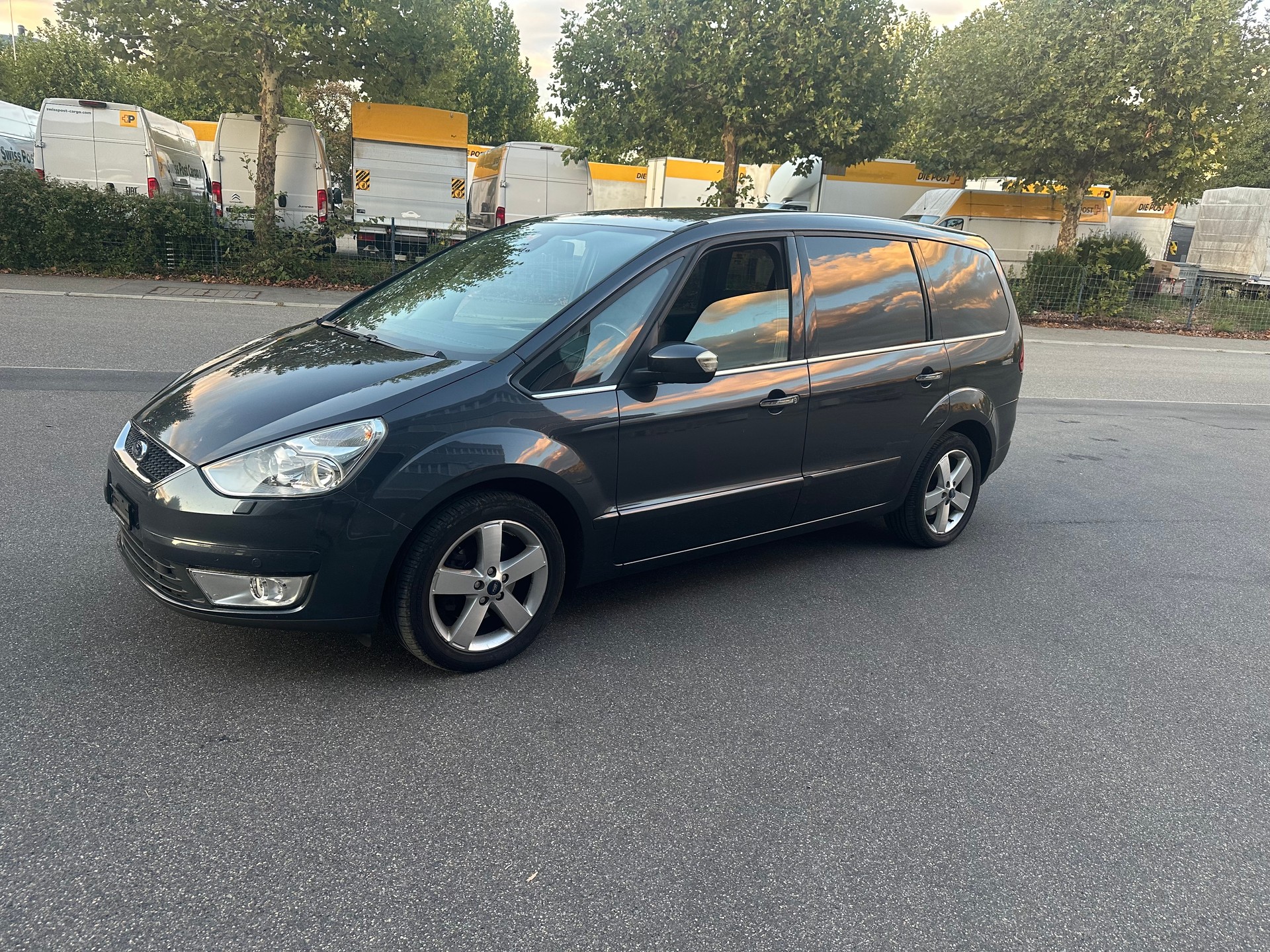 FORD Galaxy 2.0i Ghia-image-14