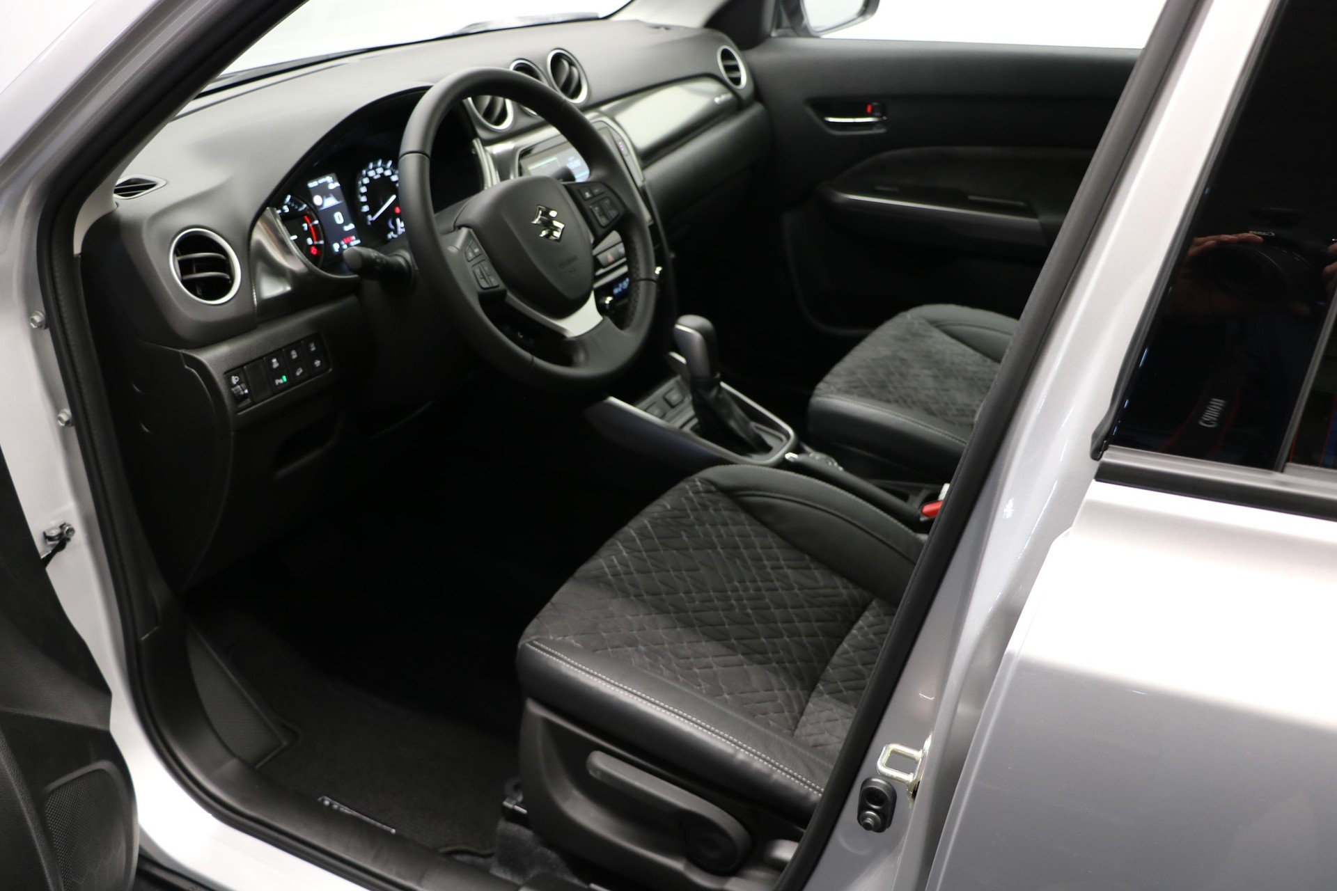 SUZUKI Vitara 1.4 T Compact Top Hybrid 4x4-showroom-element-3