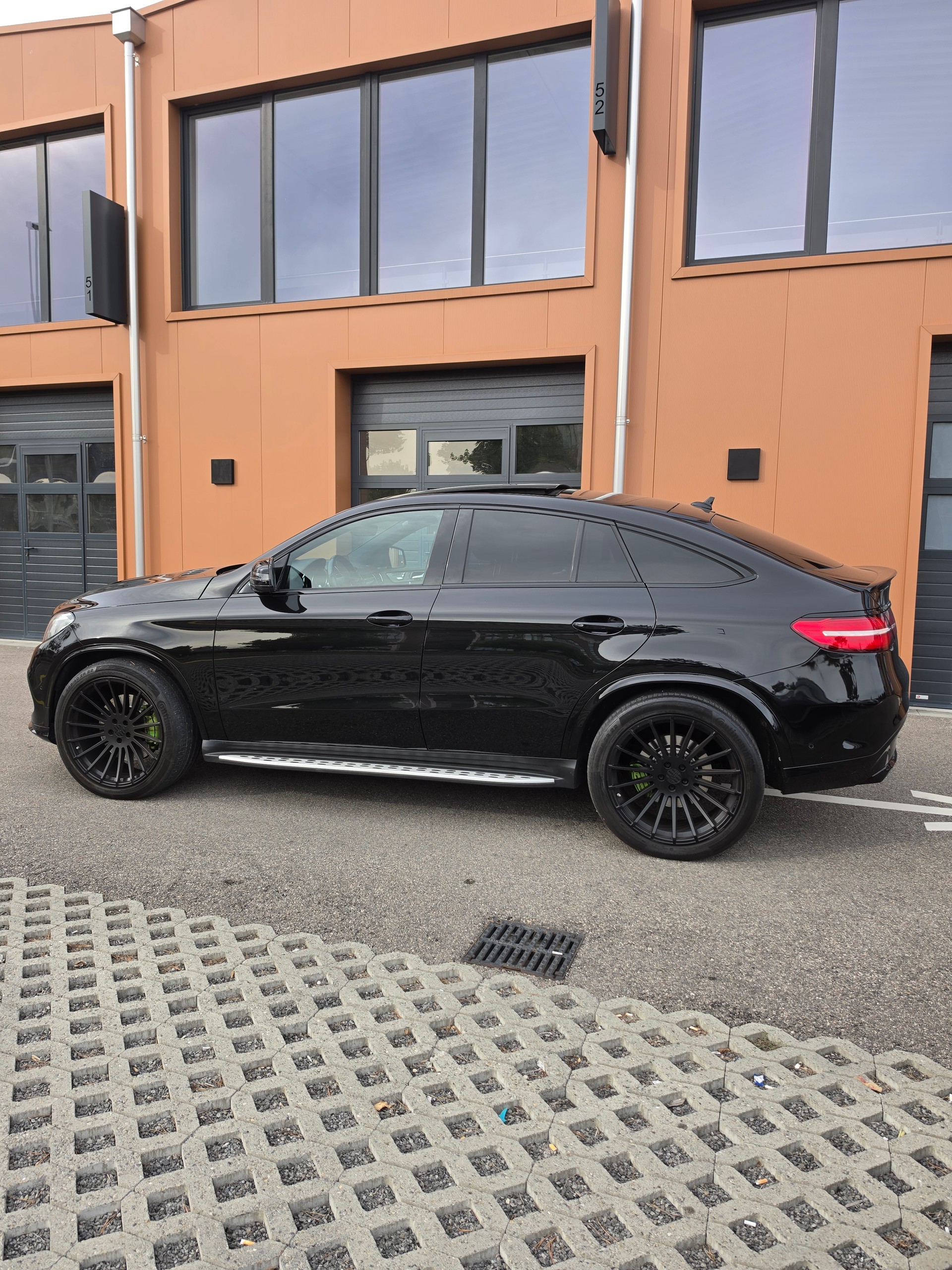 MERCEDES-BENZ GLE 43 AMG 4Matic 9G-Tronic-image-4