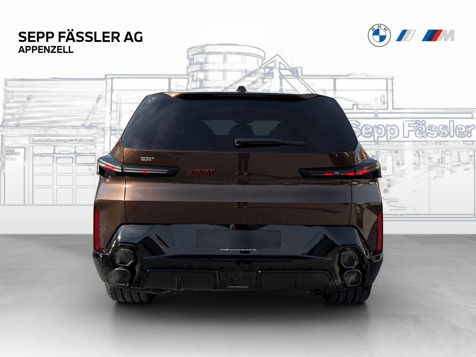 BMW XM Label Red-showroom-element-3