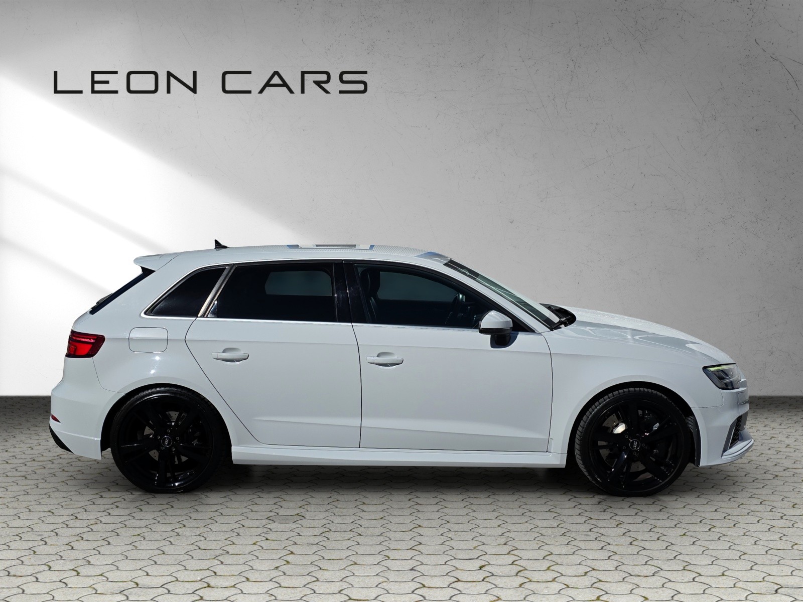 AUDI RS3 Sportback 2.5 TSI quattro S-tronic 400 PS Bang & Olufsen-showroom-element-3