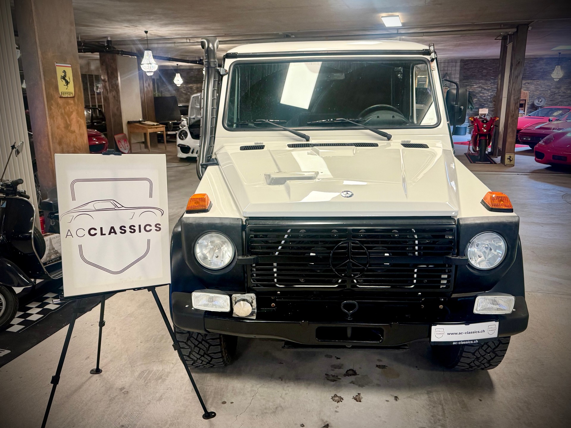 MERCEDES-BENZ Work Professional-showroom-element-1
