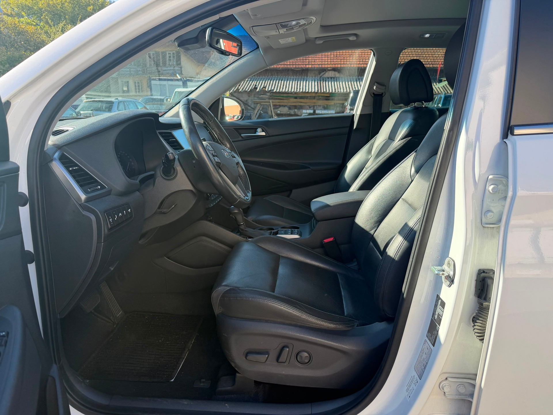 HYUNDAI Tucson 2.0 CRDI Vertex 4WD Automatic-image-5