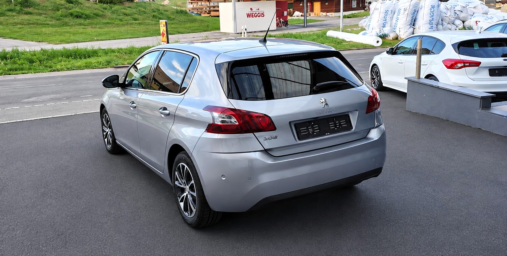 PEUGEOT 308 2.0 BlueHDI Allure Automatic-image-6