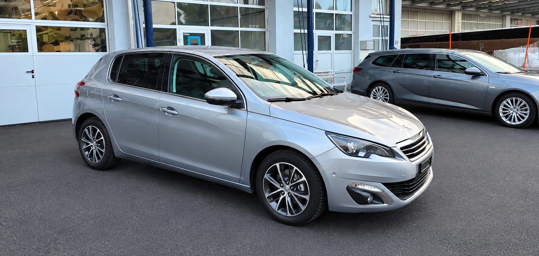 PEUGEOT 308 2.0 BlueHDI Allure Automatic-showroom-element-3