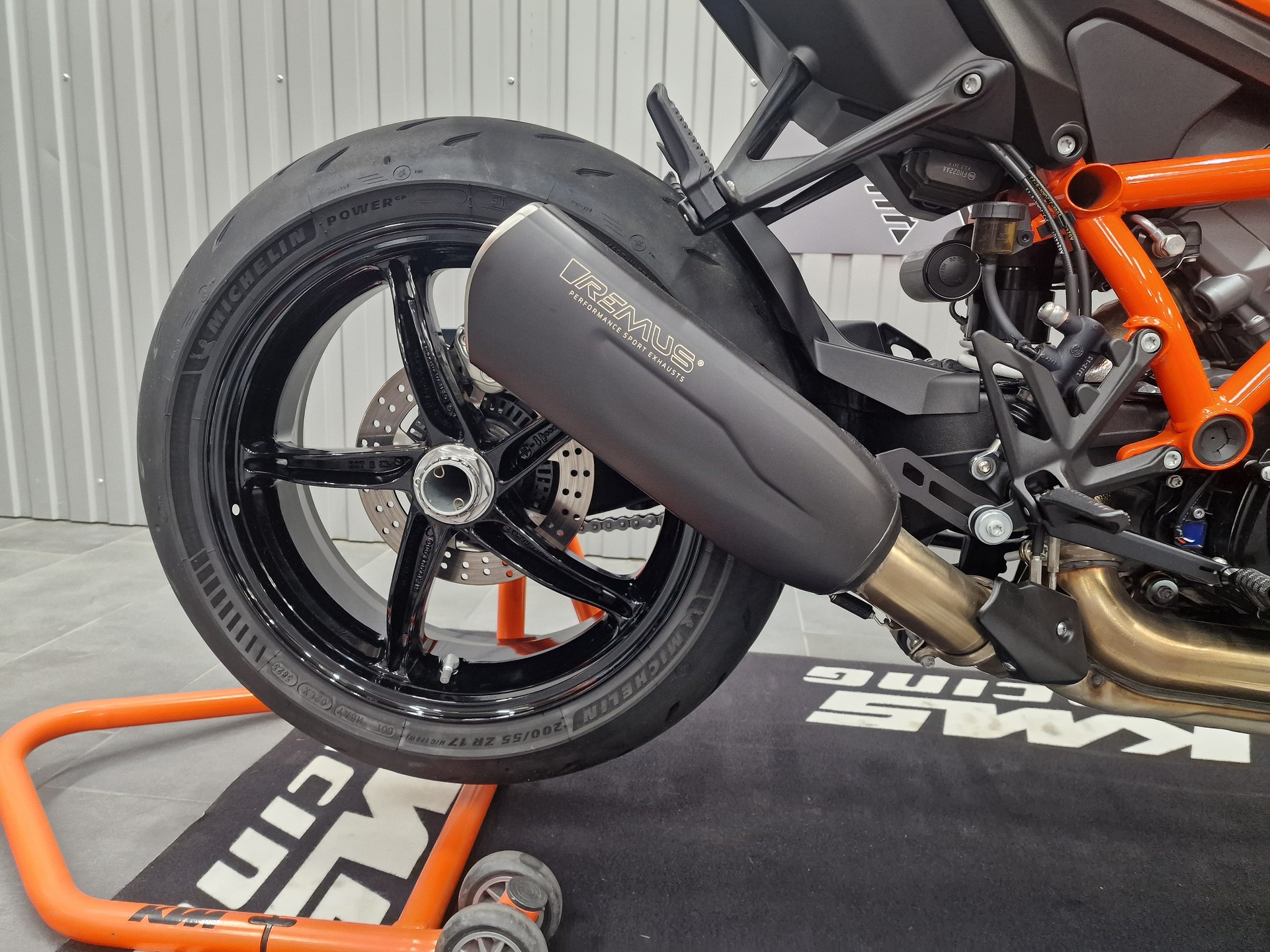 KTM 1390 Super Duke R EVO-image-3