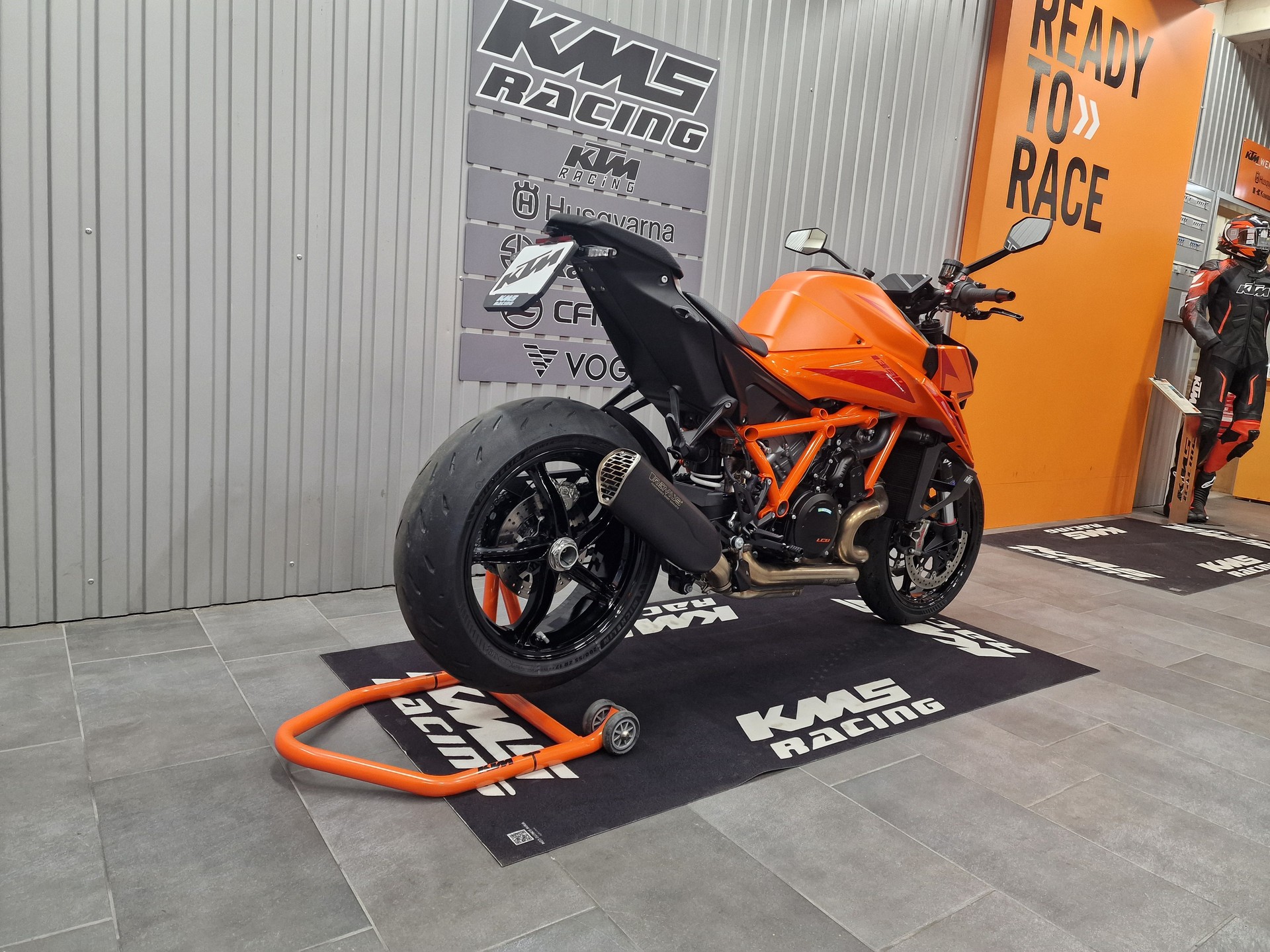 KTM 1390 Super Duke R EVO-image-2