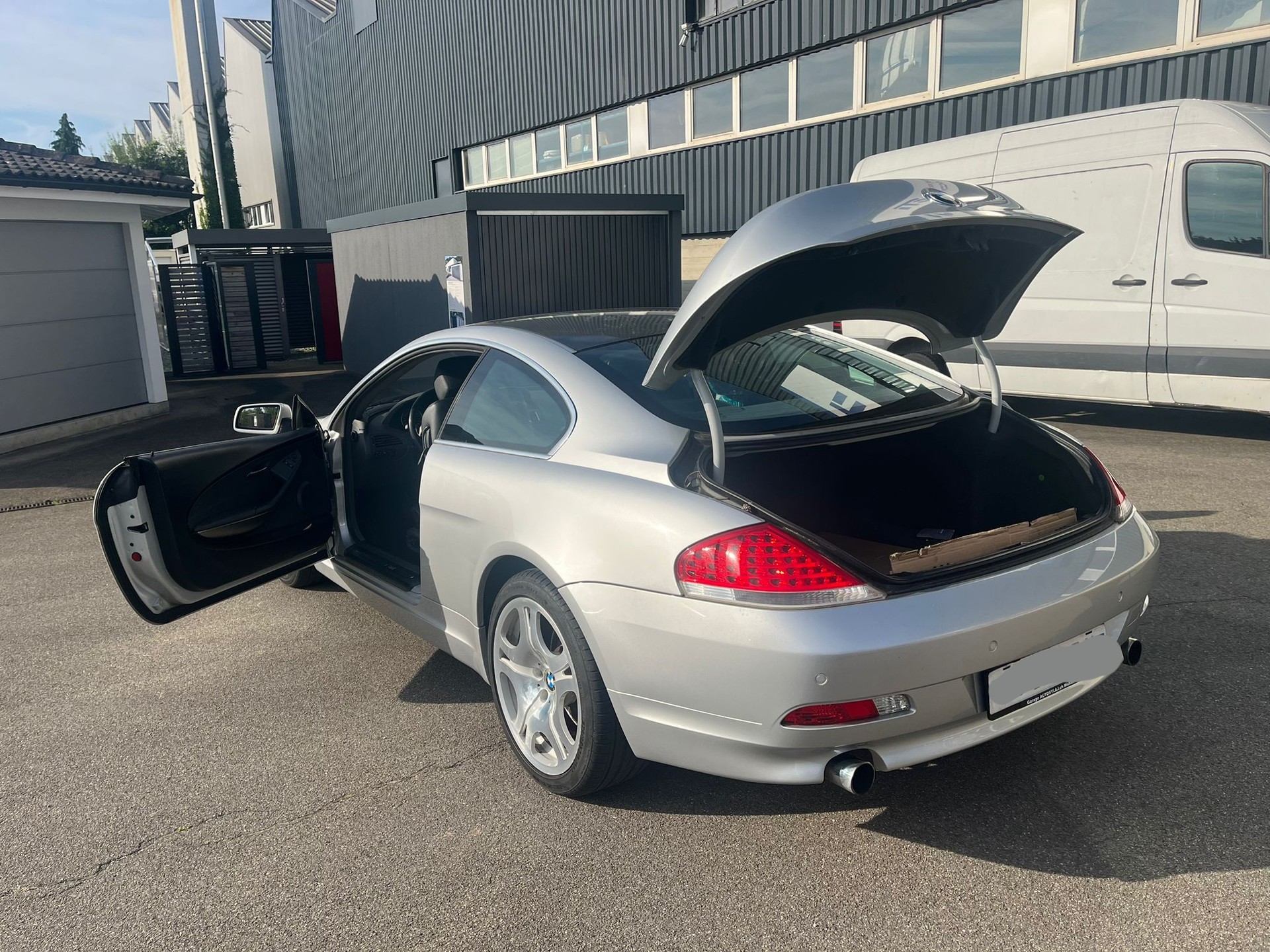 BMW 630i-image-3