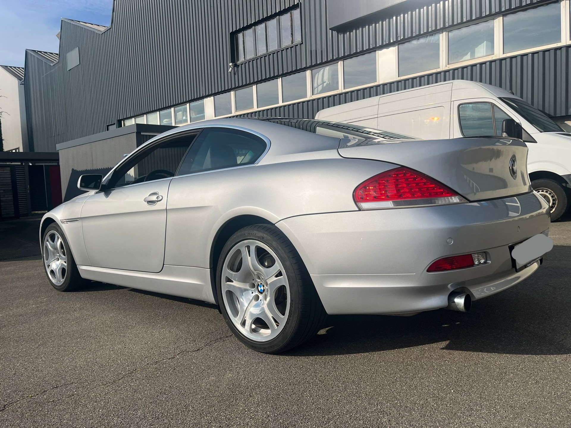 BMW 630i-image-4