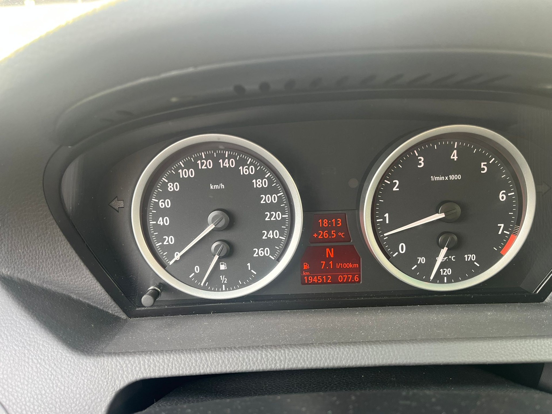 BMW 630i-image-8