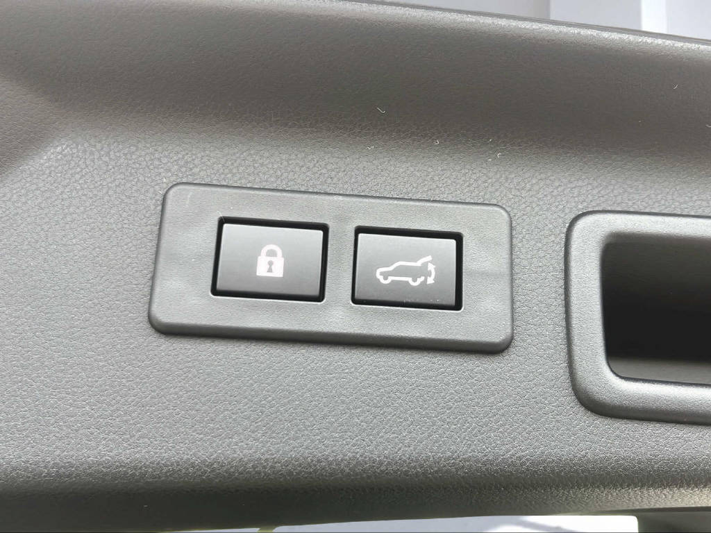 SUBARU Forester Station 2.0i e-Boxer Swiss Plus-image-9