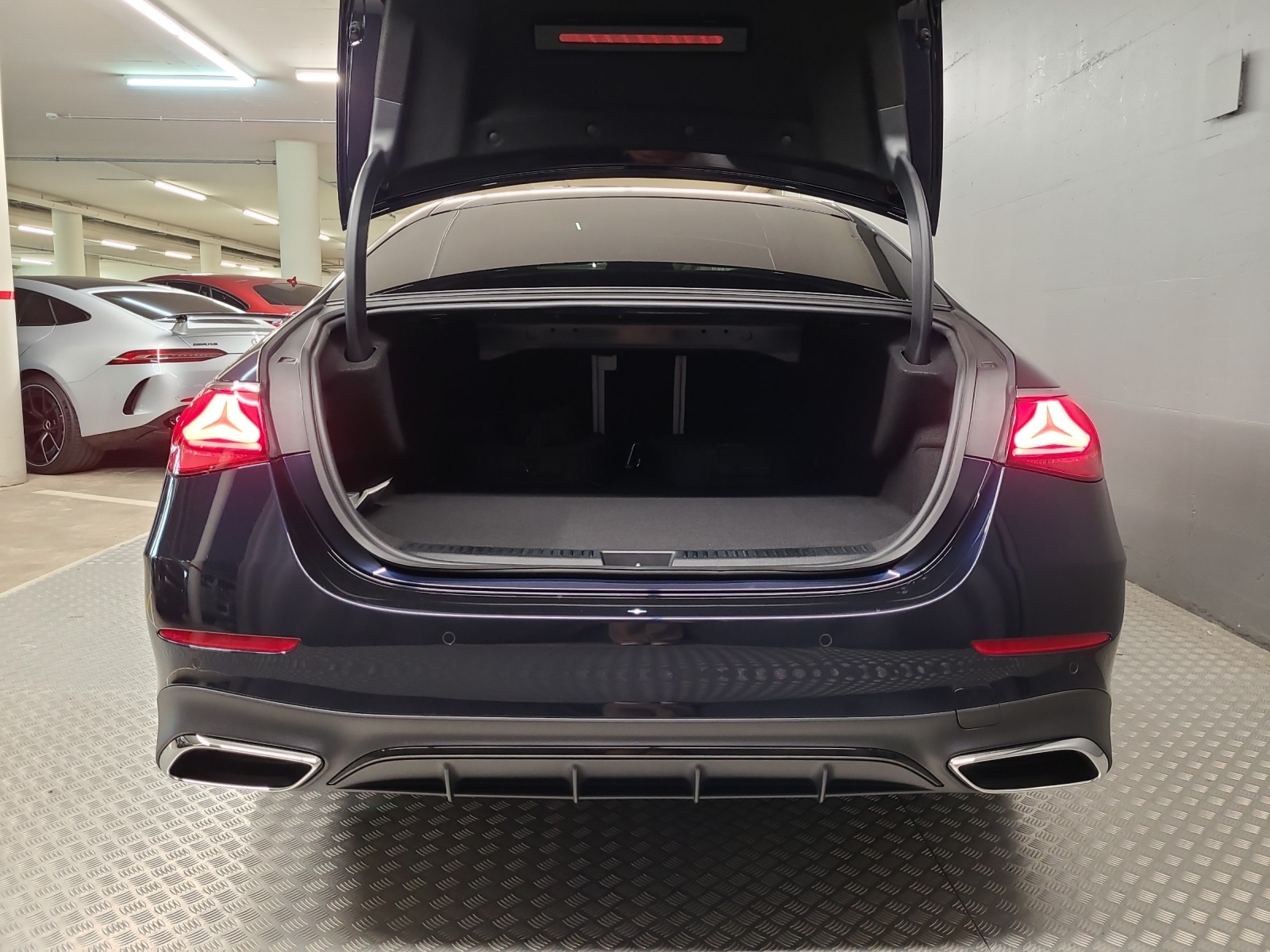 MERCEDES-BENZ E 400 e AMG Line 4matic-image-10