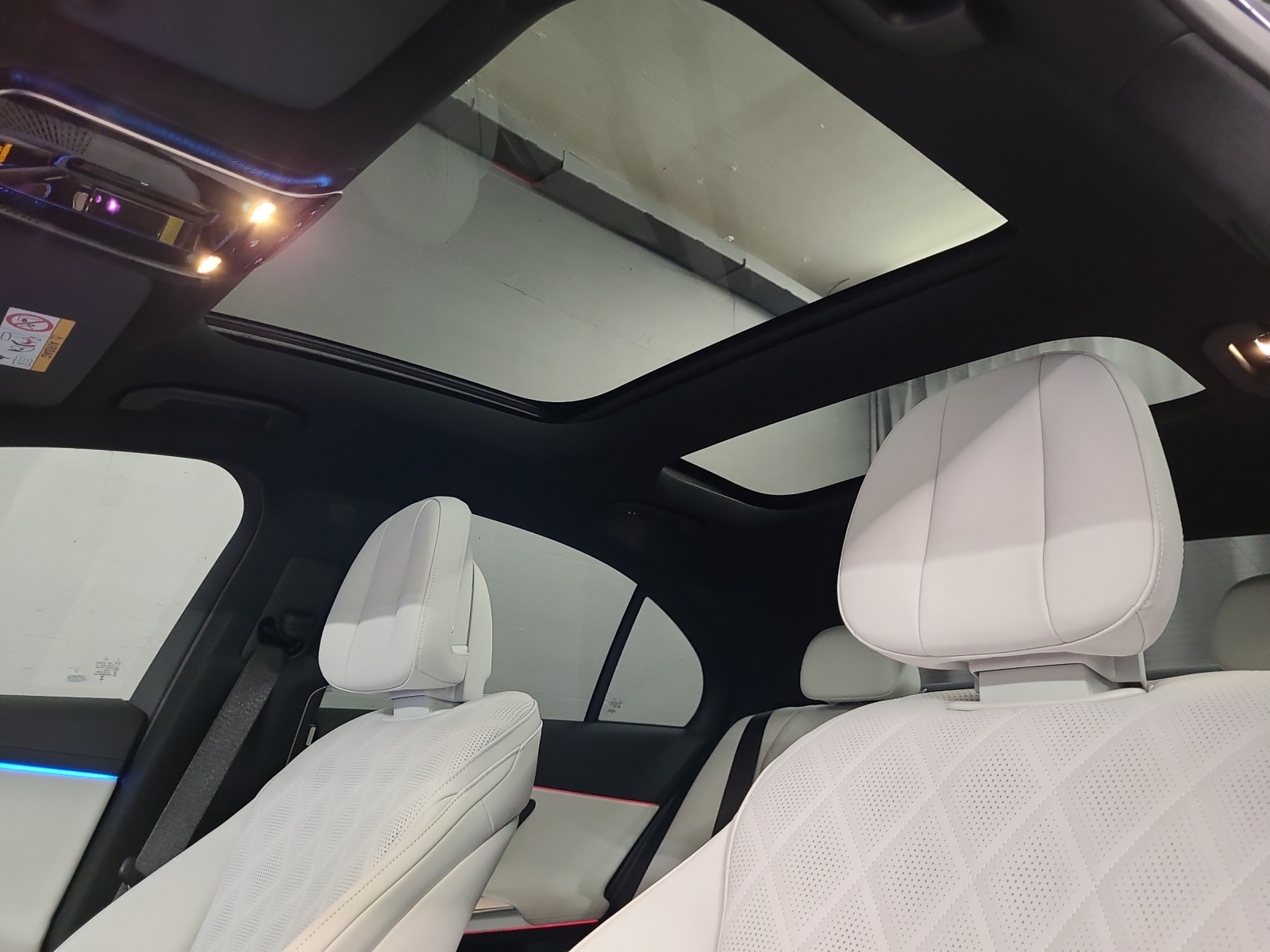 MERCEDES-BENZ E 400 e AMG Line 4matic-image-15