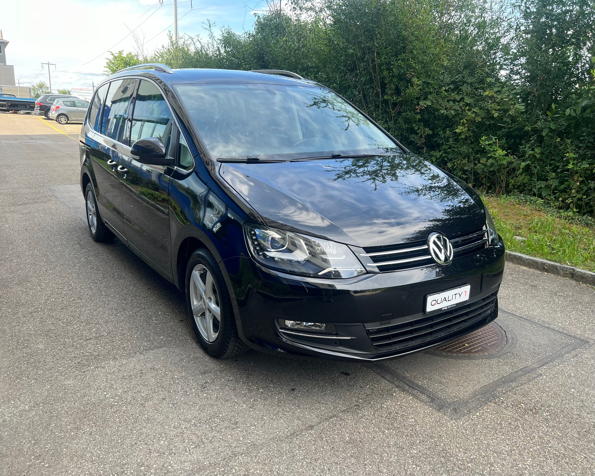 VW Sharan 2.0 TDI BMT Sports Line 170PS 4Motion-image-2