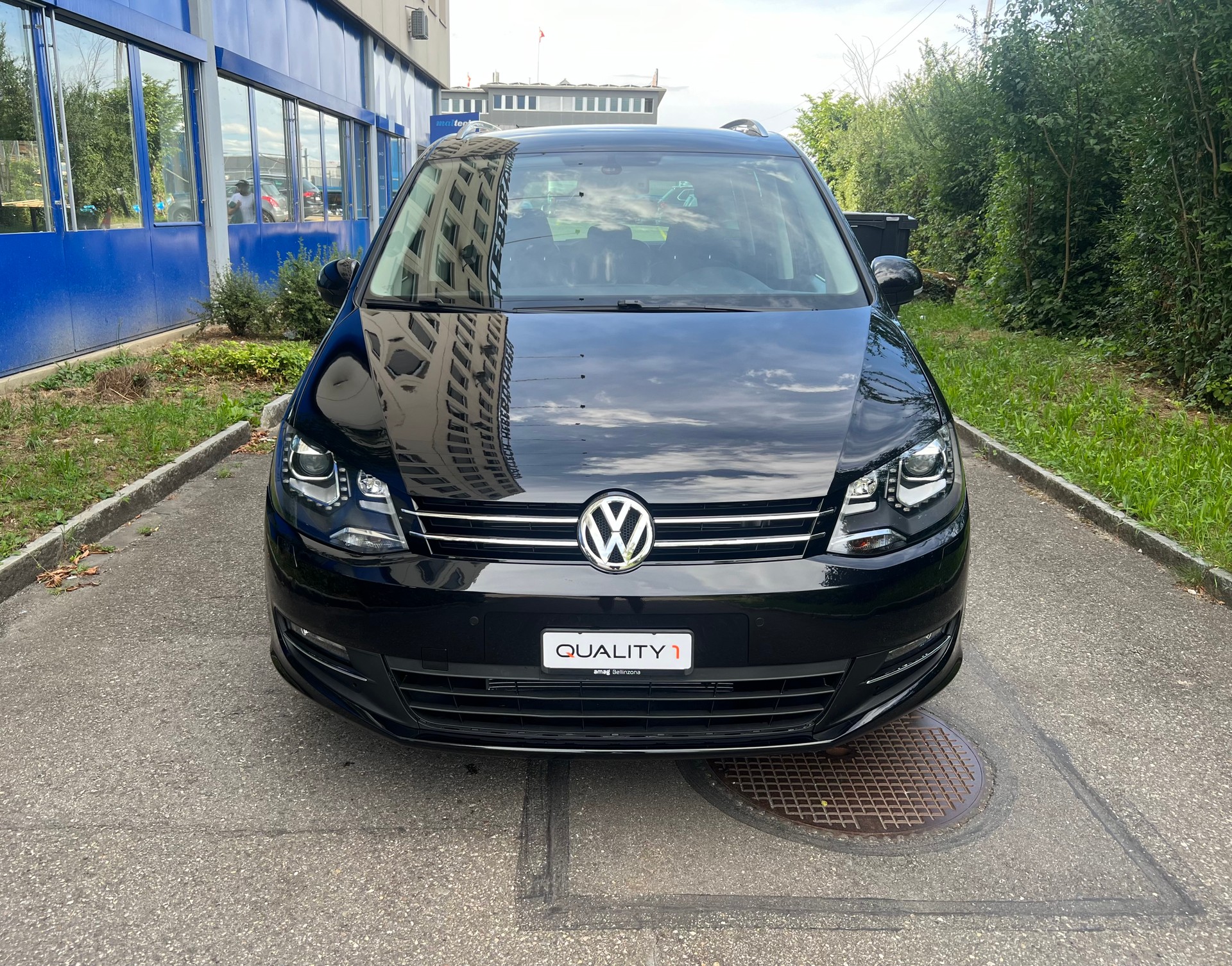 VW Sharan 2.0 TDI BMT Sports Line 170PS 4Motion-image-1