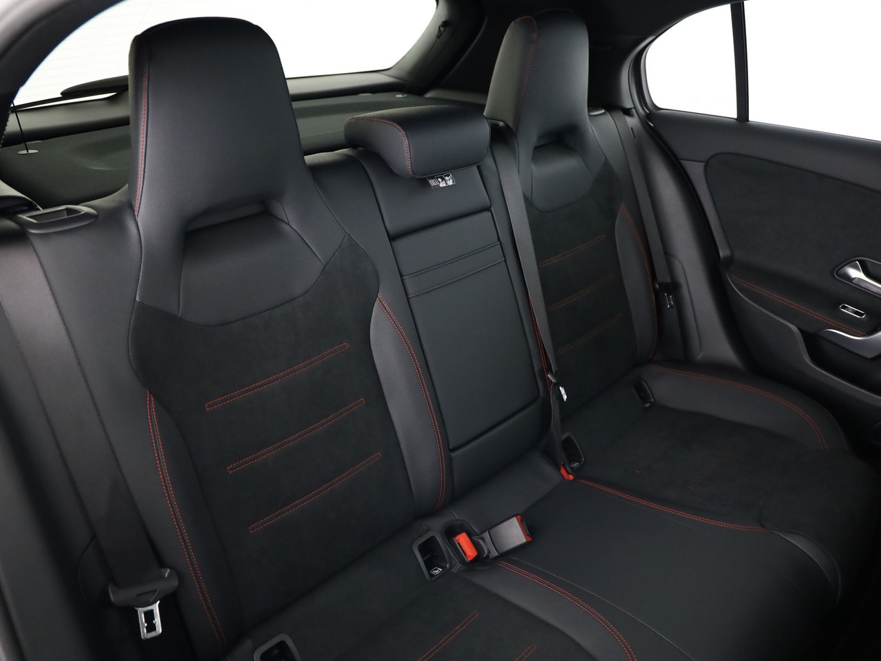 MERCEDES-BENZ A 250 4Matic 8G-DCT-image-10