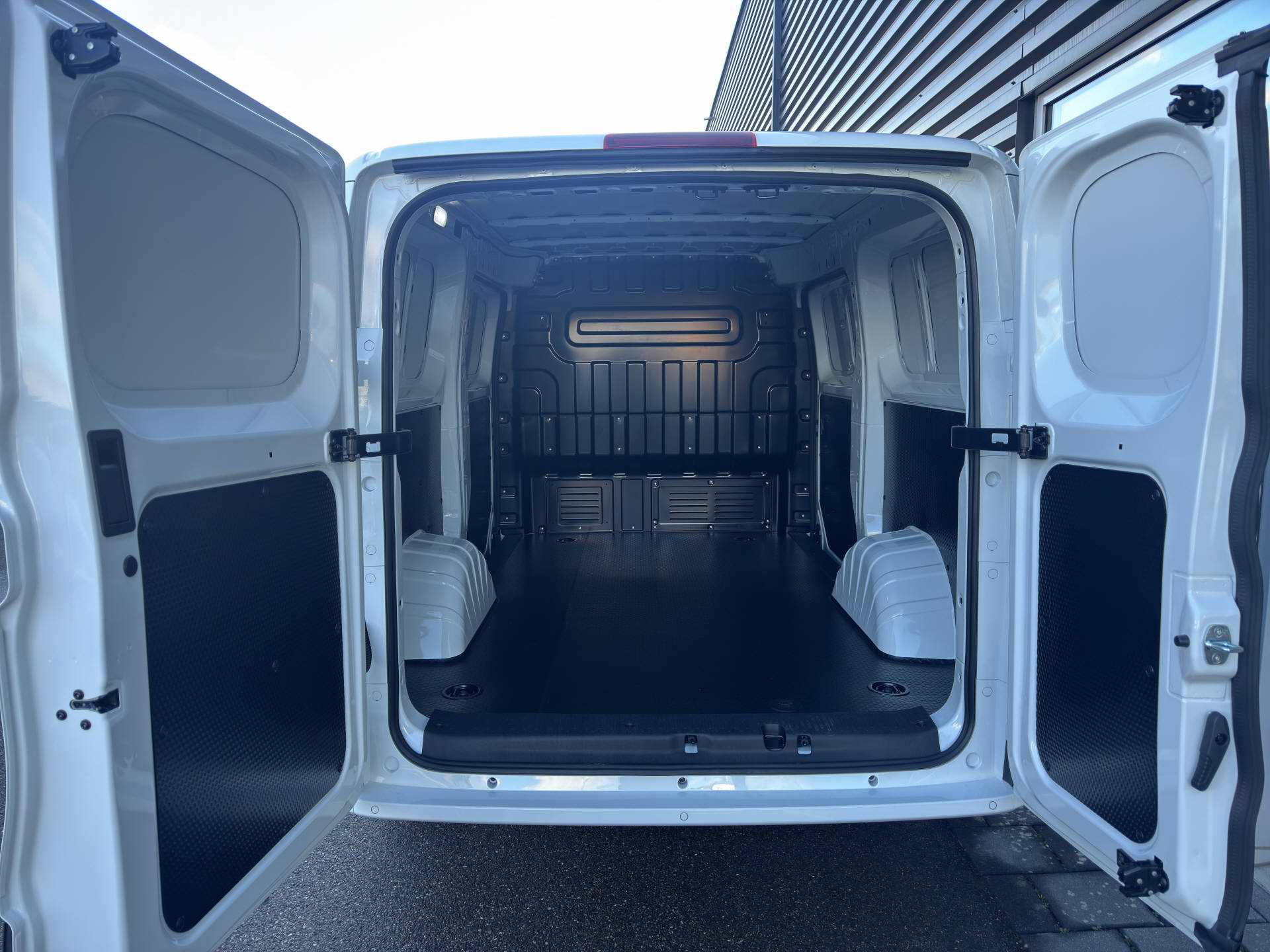 MAXUS eDeliver 5 Kaw. E-Motor 64kWh-image-14