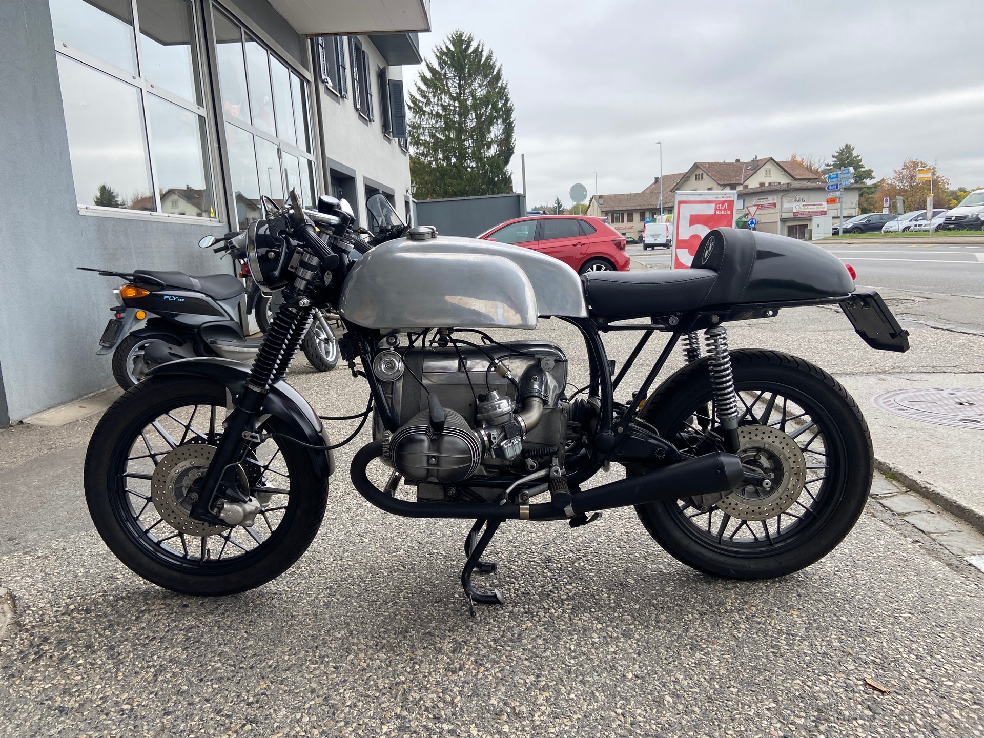 BMW RS-image-2