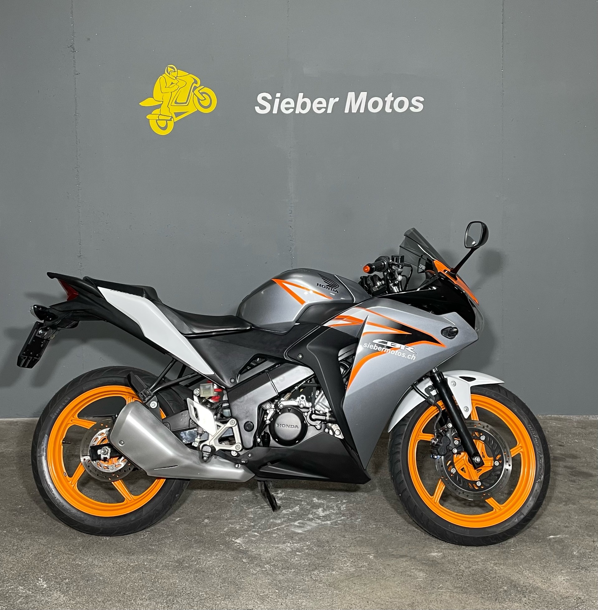 HONDA CBR125R-image-0