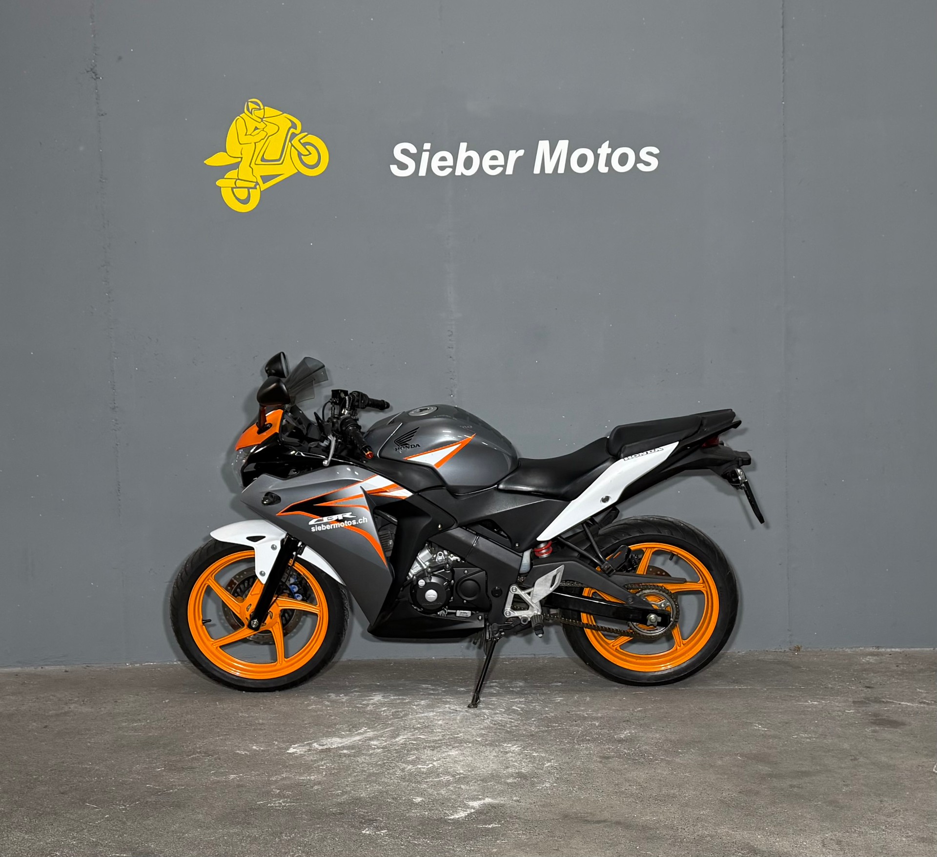 HONDA CBR125R-showroom-element-2