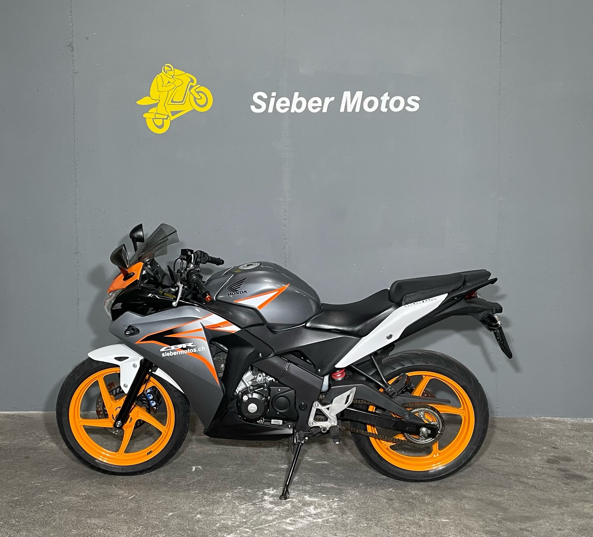 HONDA CBR125R-image-2