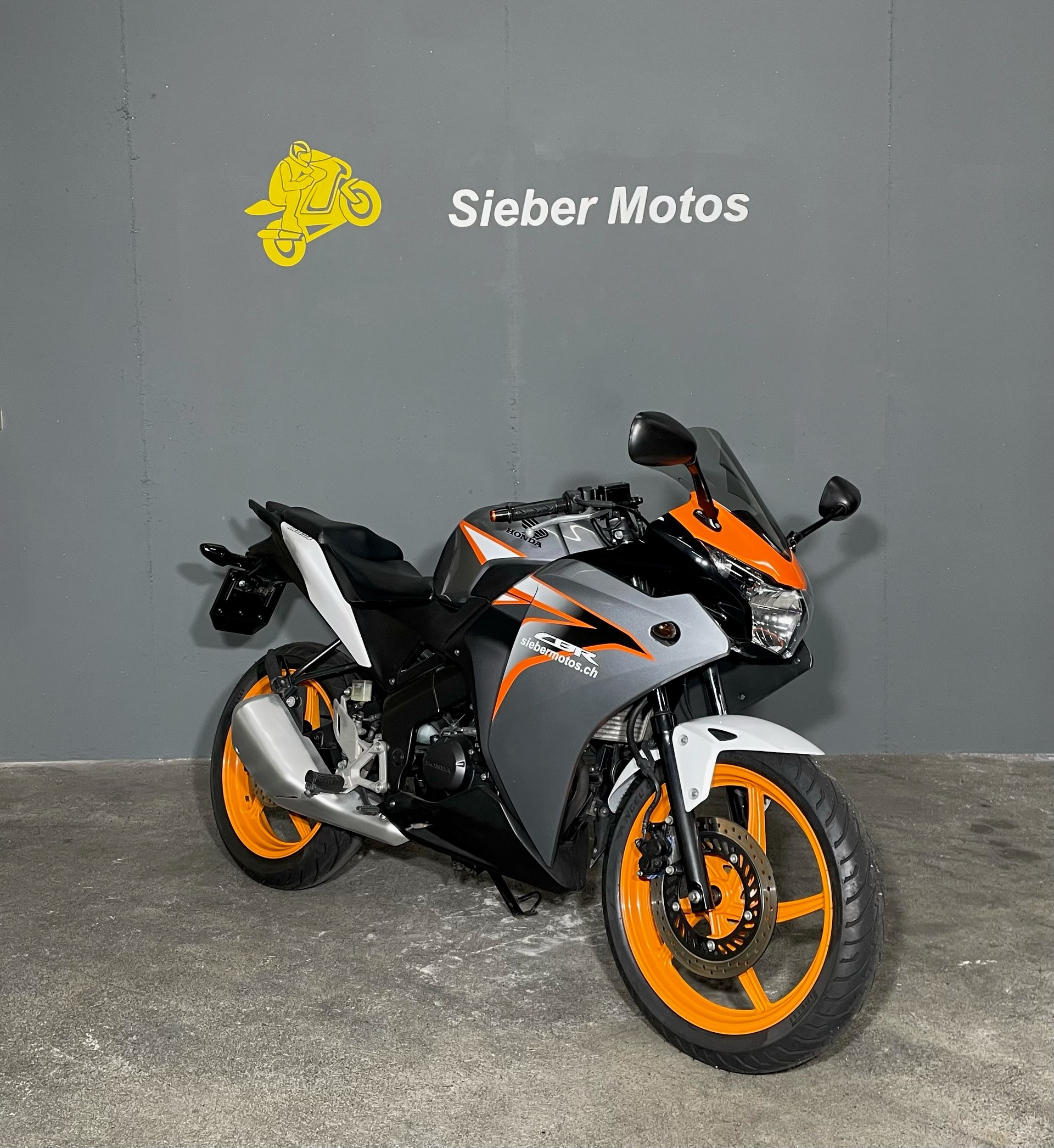 HONDA CBR125R-image-1