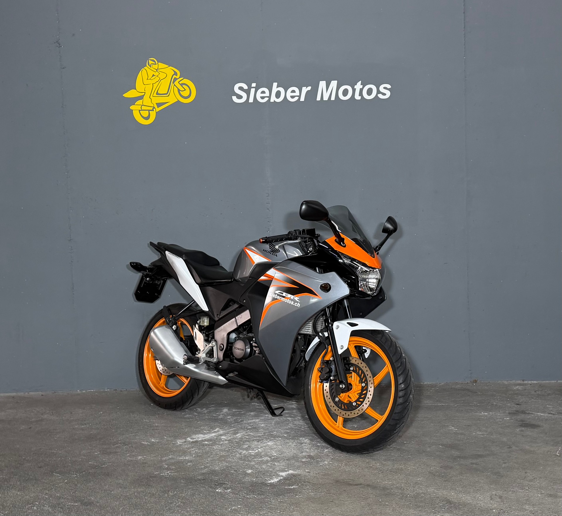 HONDA CBR125R-showroom-element-1
