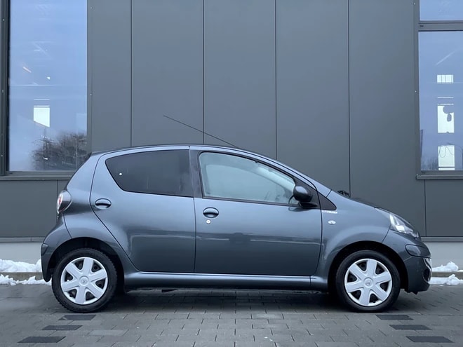 TOYOTA Aygo 1.0 Linea Luna Cool Multimode-image-1