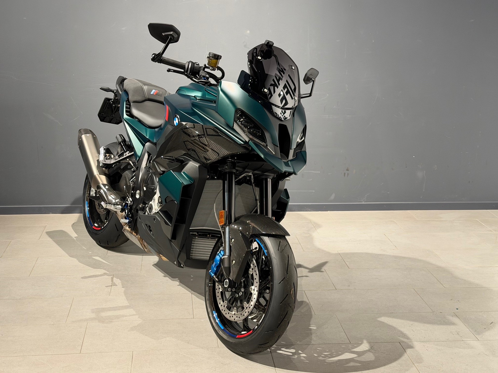BMW M 1000 XR-image-1