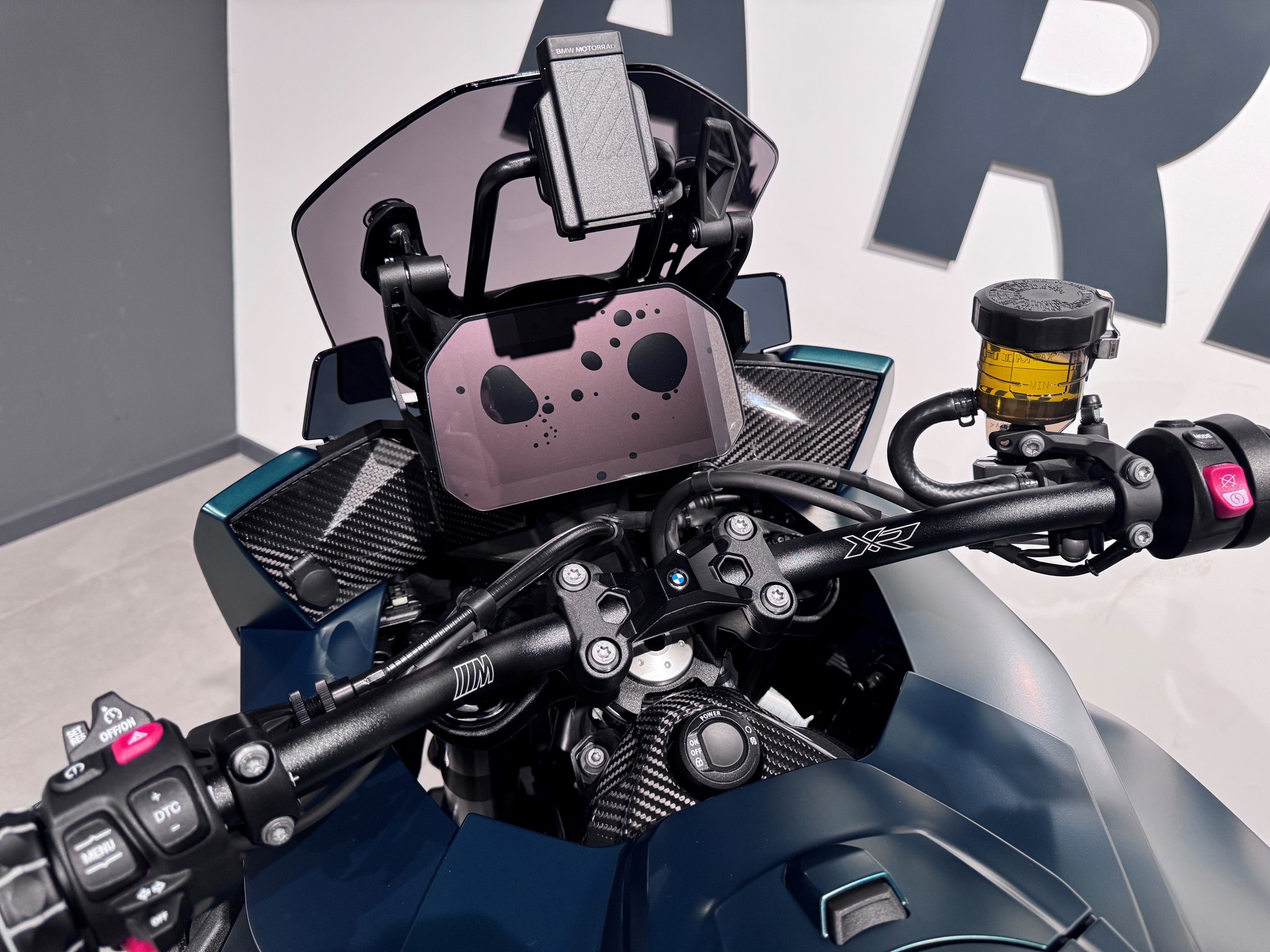 BMW M 1000 XR-image-8