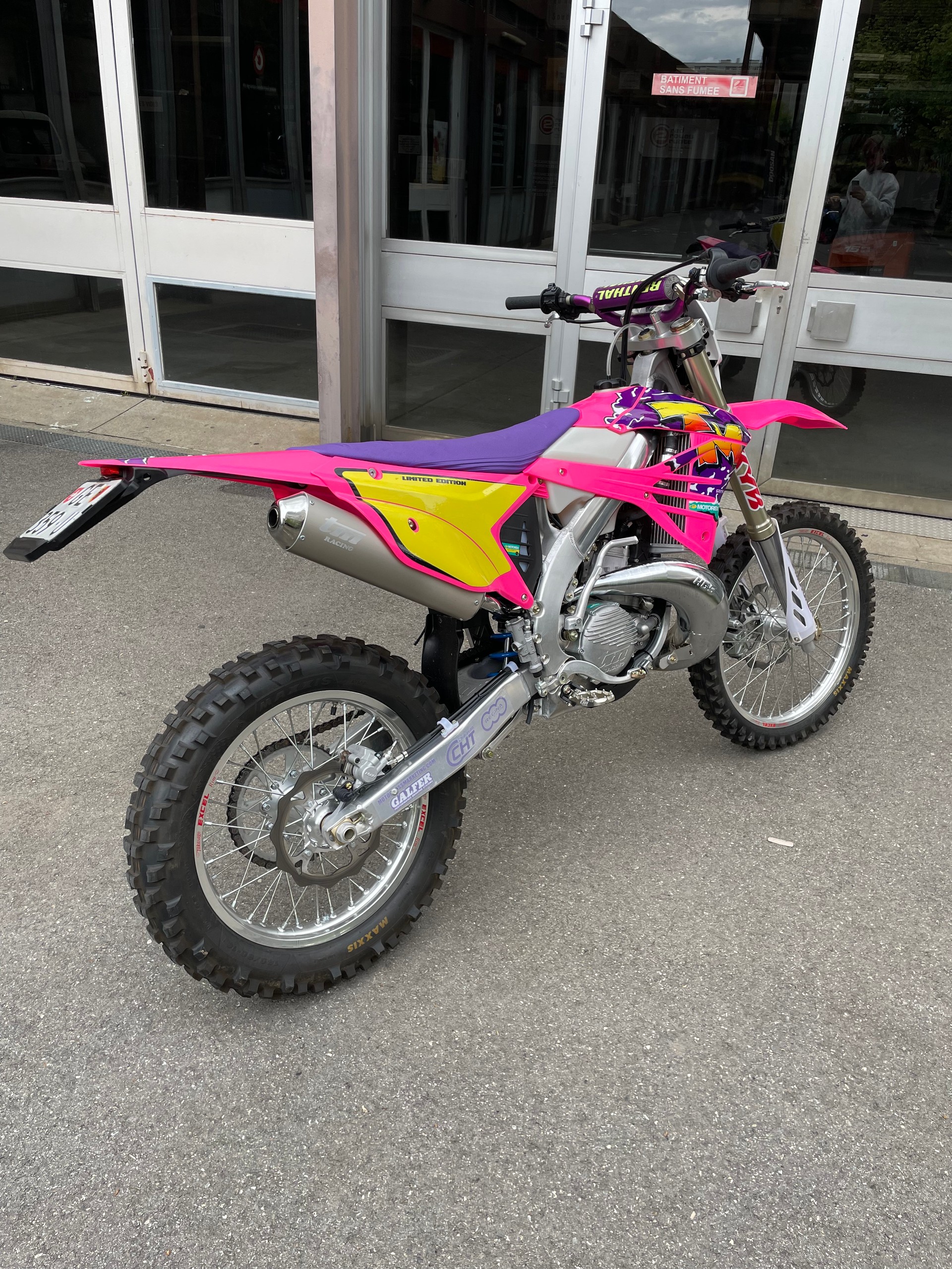 TM EN 300 ES Fi 2T - Pink Limited Edition-image-2
