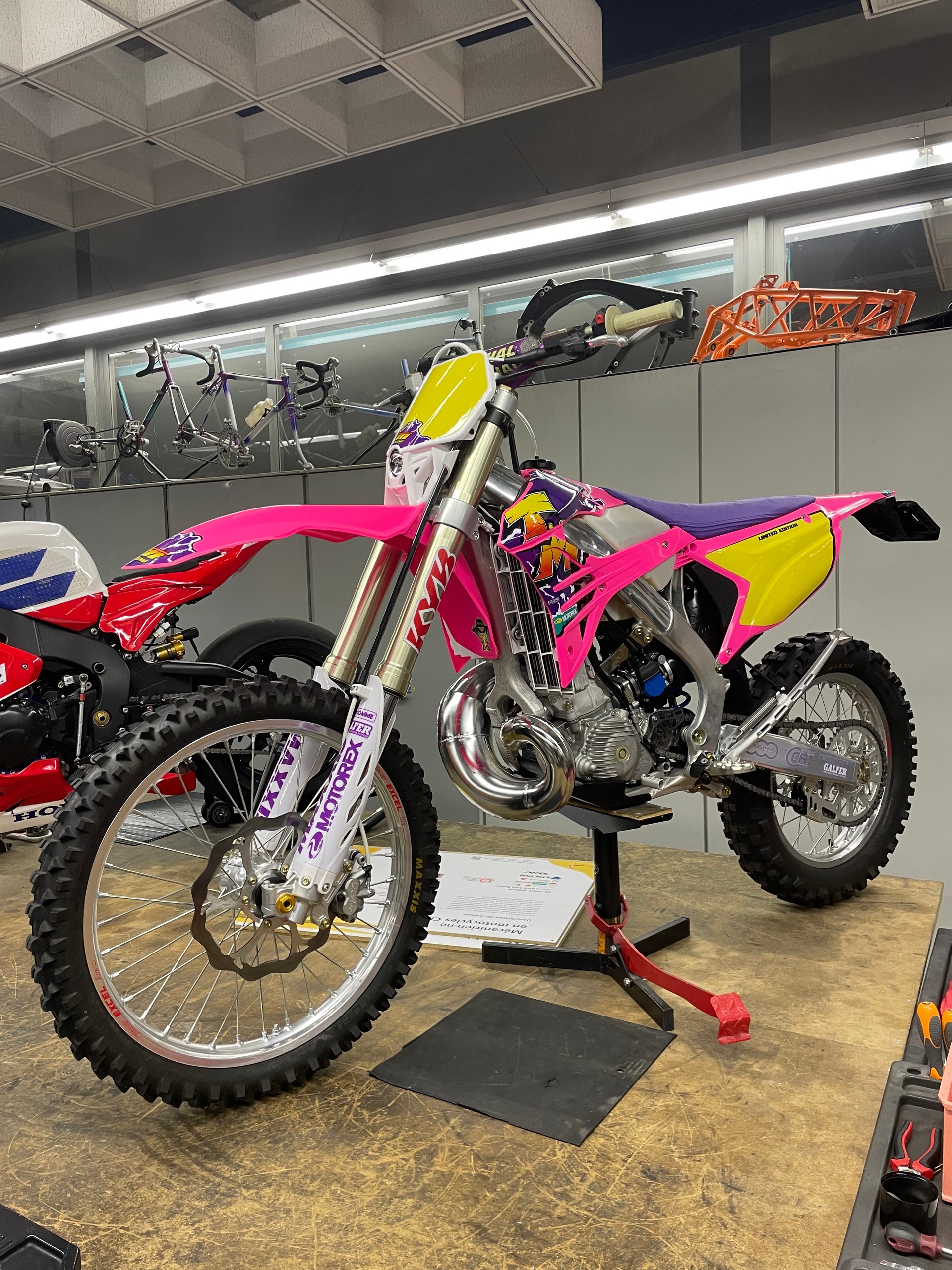 TM EN 300 ES Fi 2T - Pink Limited Edition-image-4