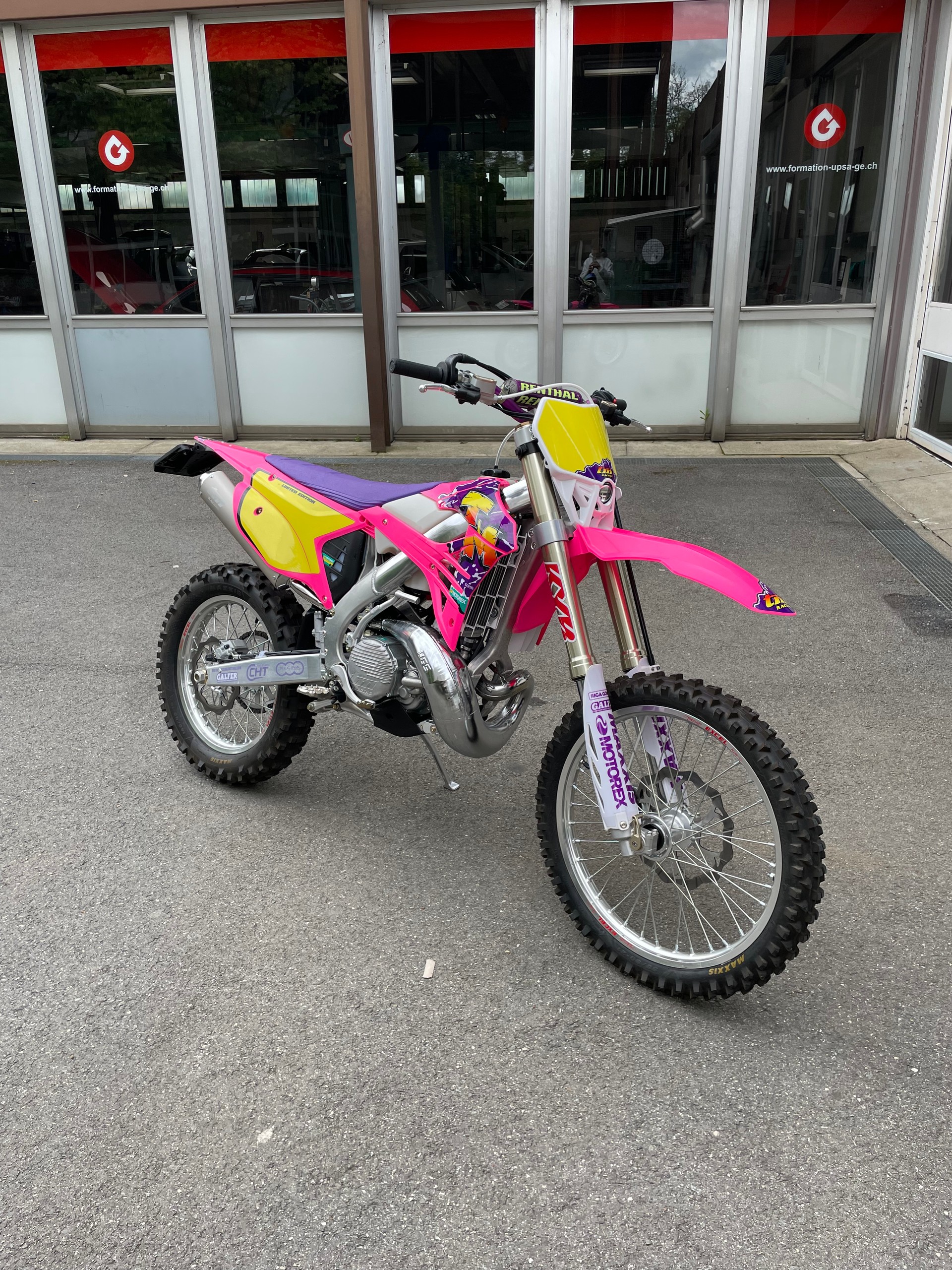 TM EN 300 ES Fi 2T - Pink Limited Edition