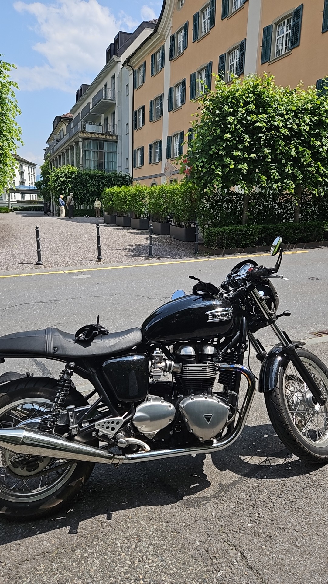 TRIUMPH Thruxton 900 i-image-1