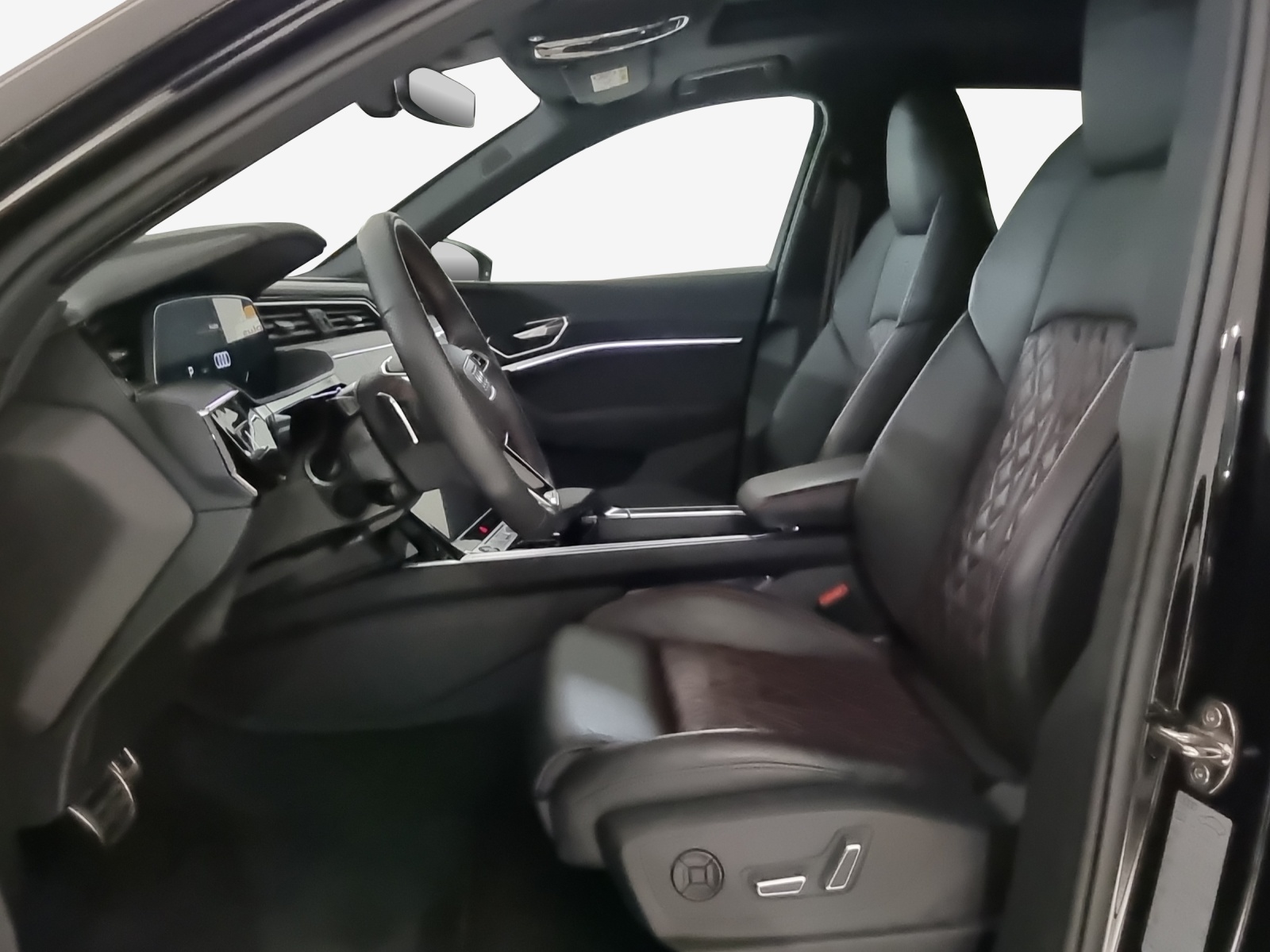 AUDI Q8 Sportback 55 e-tron Black Edition quattro-image-8