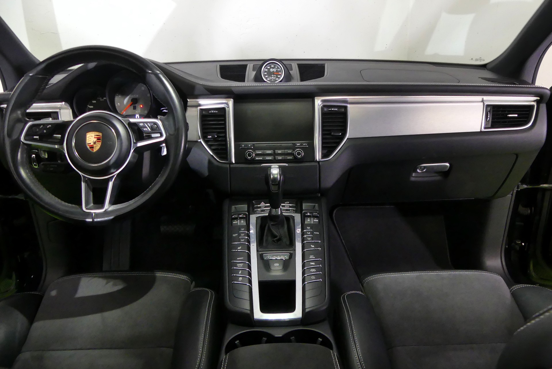 PORSCHE Macan GTS PDK-image-4