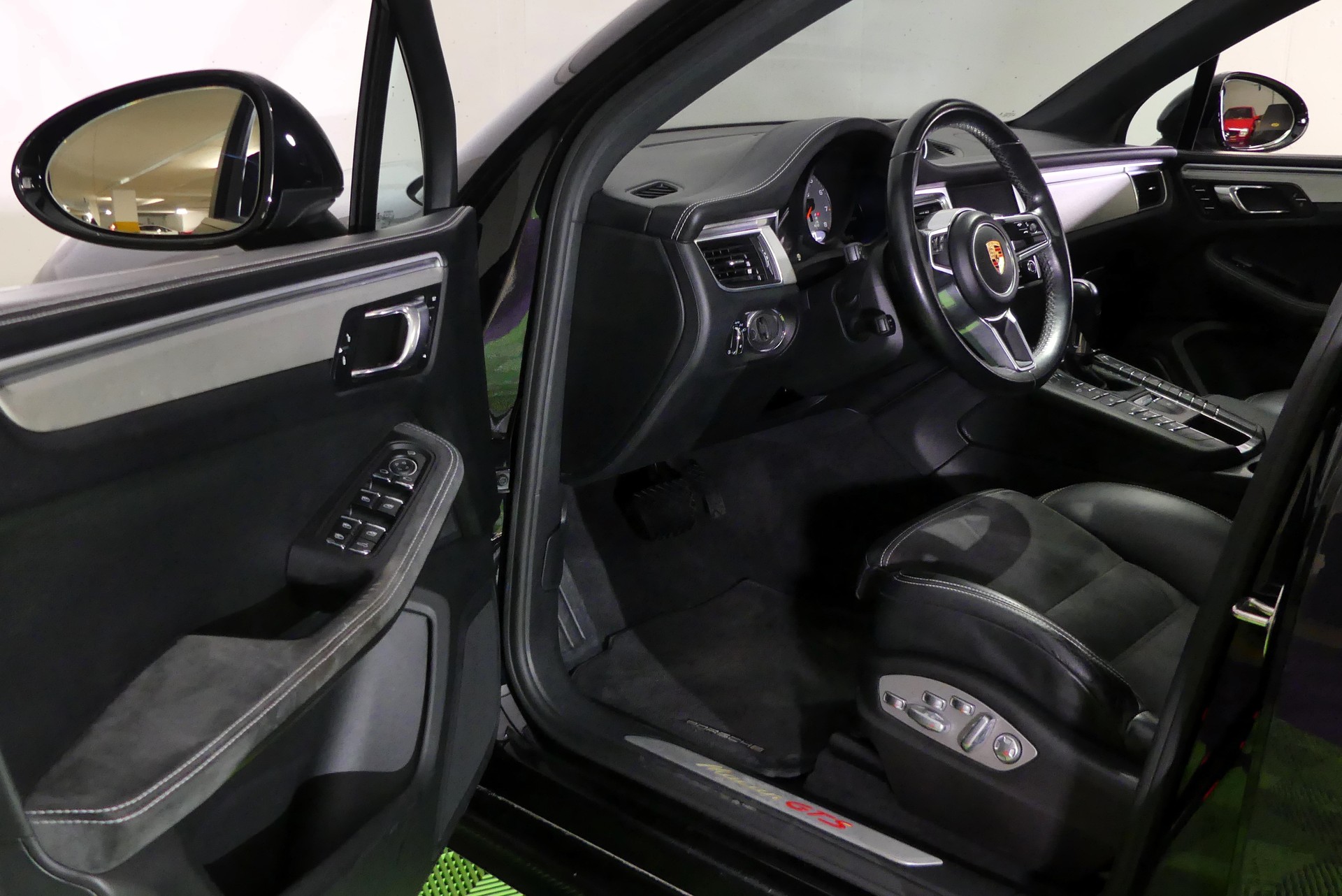 PORSCHE Macan GTS PDK-image-6
