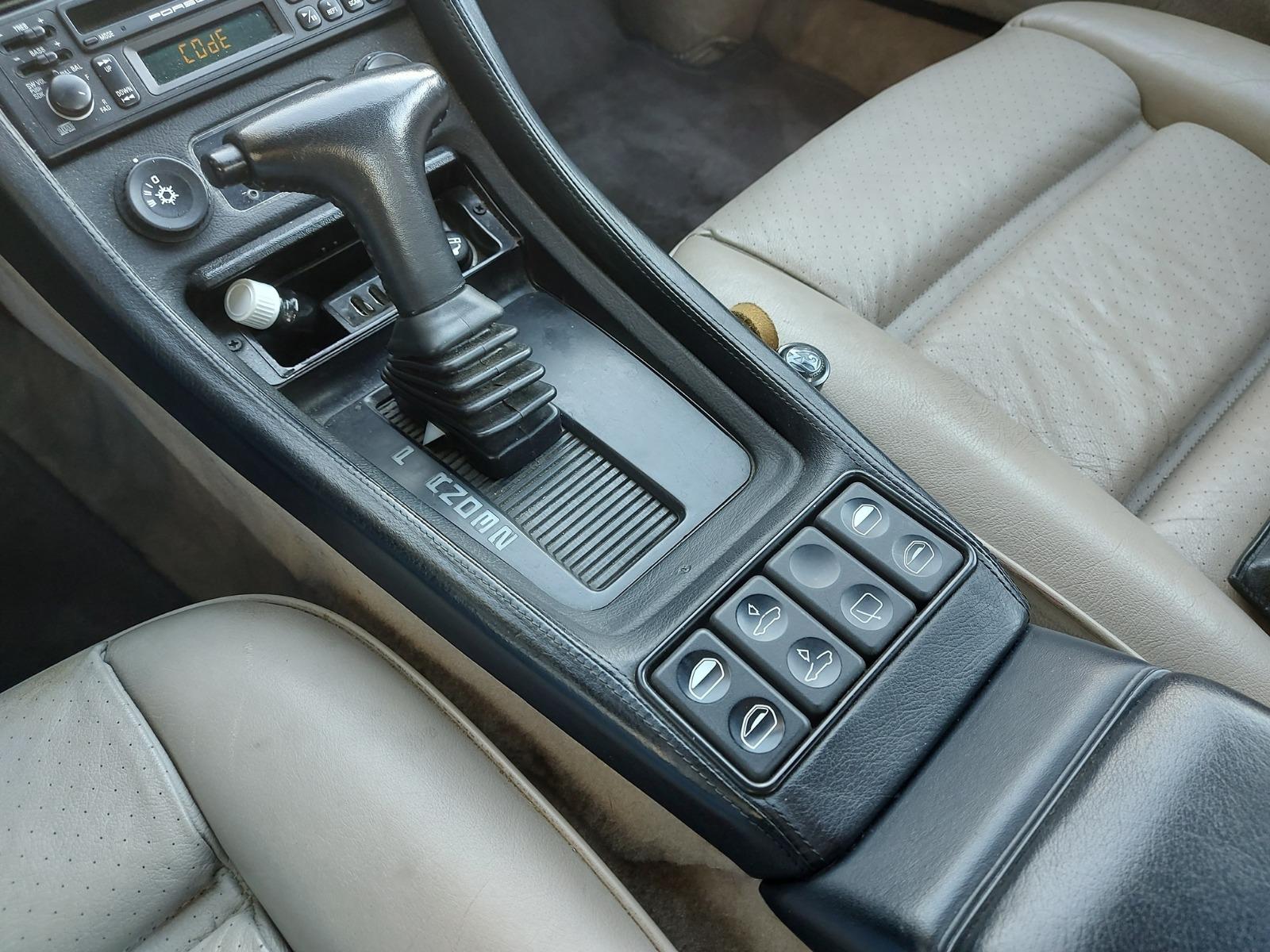 PORSCHE 928 5.0 S4-image-12