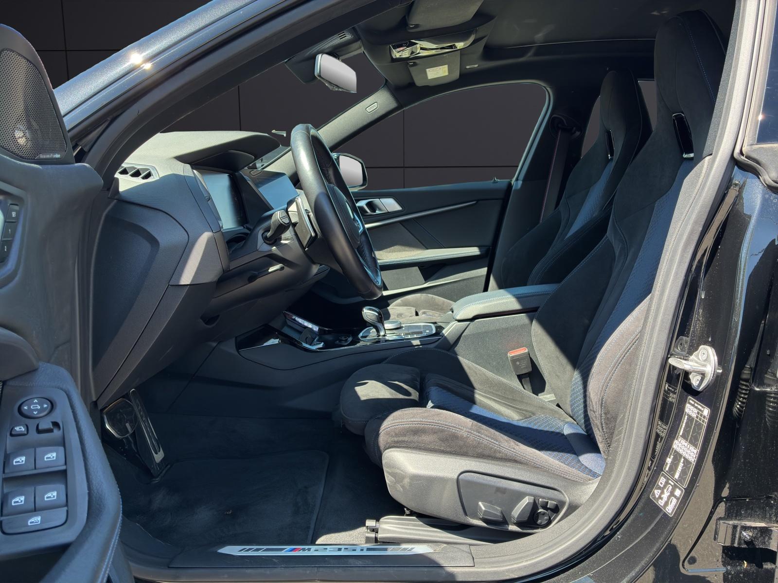 BMW M235i xDrive Gran Coupé-image-1