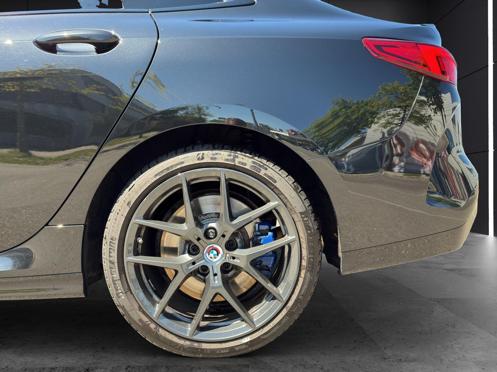 BMW M235i xDrive Gran Coupé-image-6