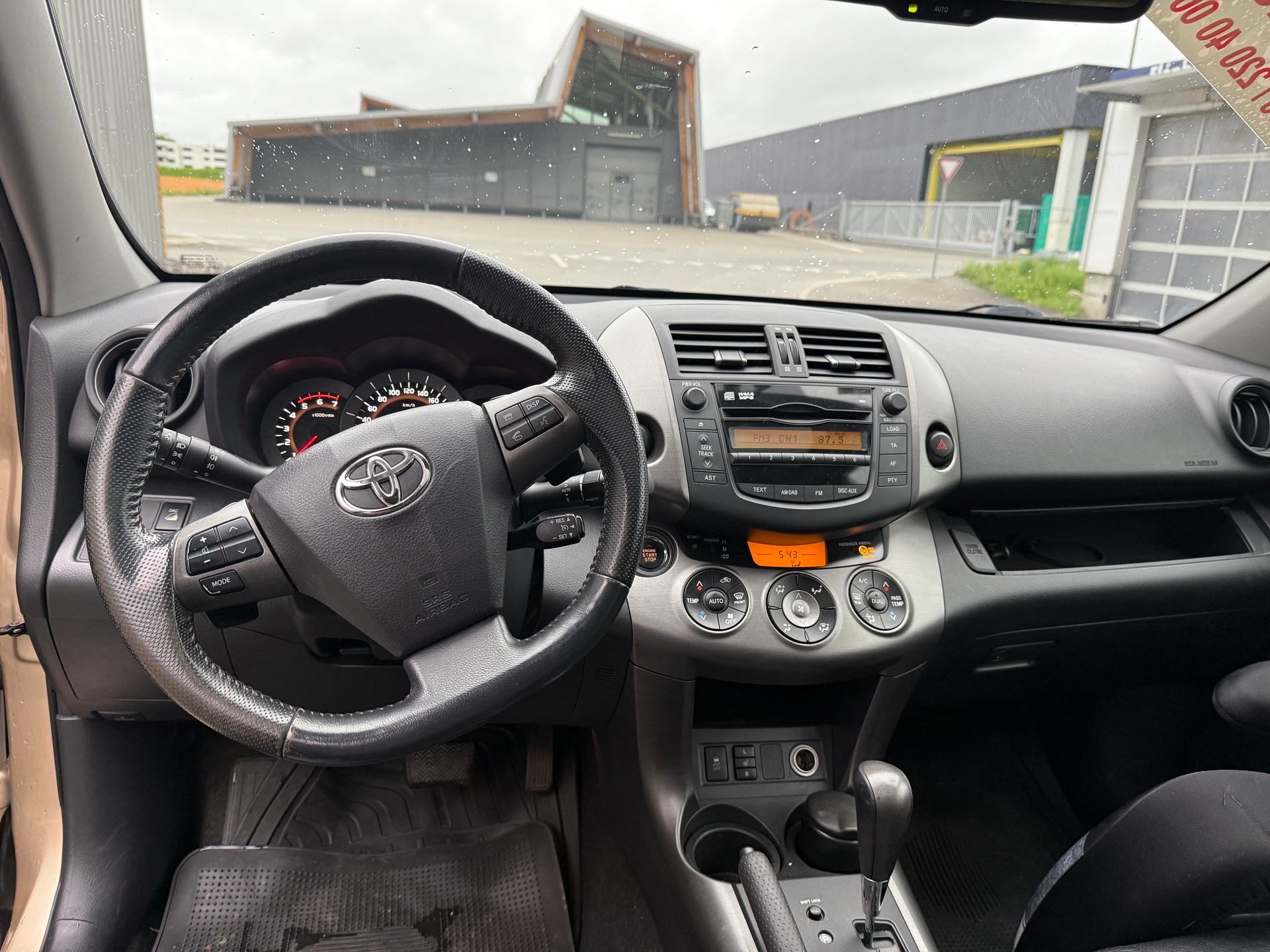 TOYOTA RAV-4 2.2D-CAT Linea Sol Premium AT-image-24