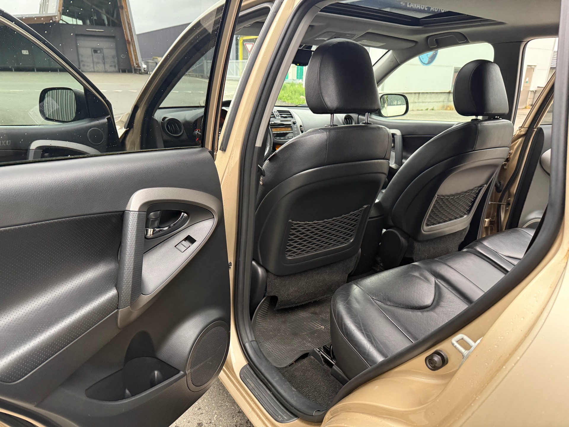 TOYOTA RAV-4 2.2D-CAT Linea Sol Premium AT-image-23
