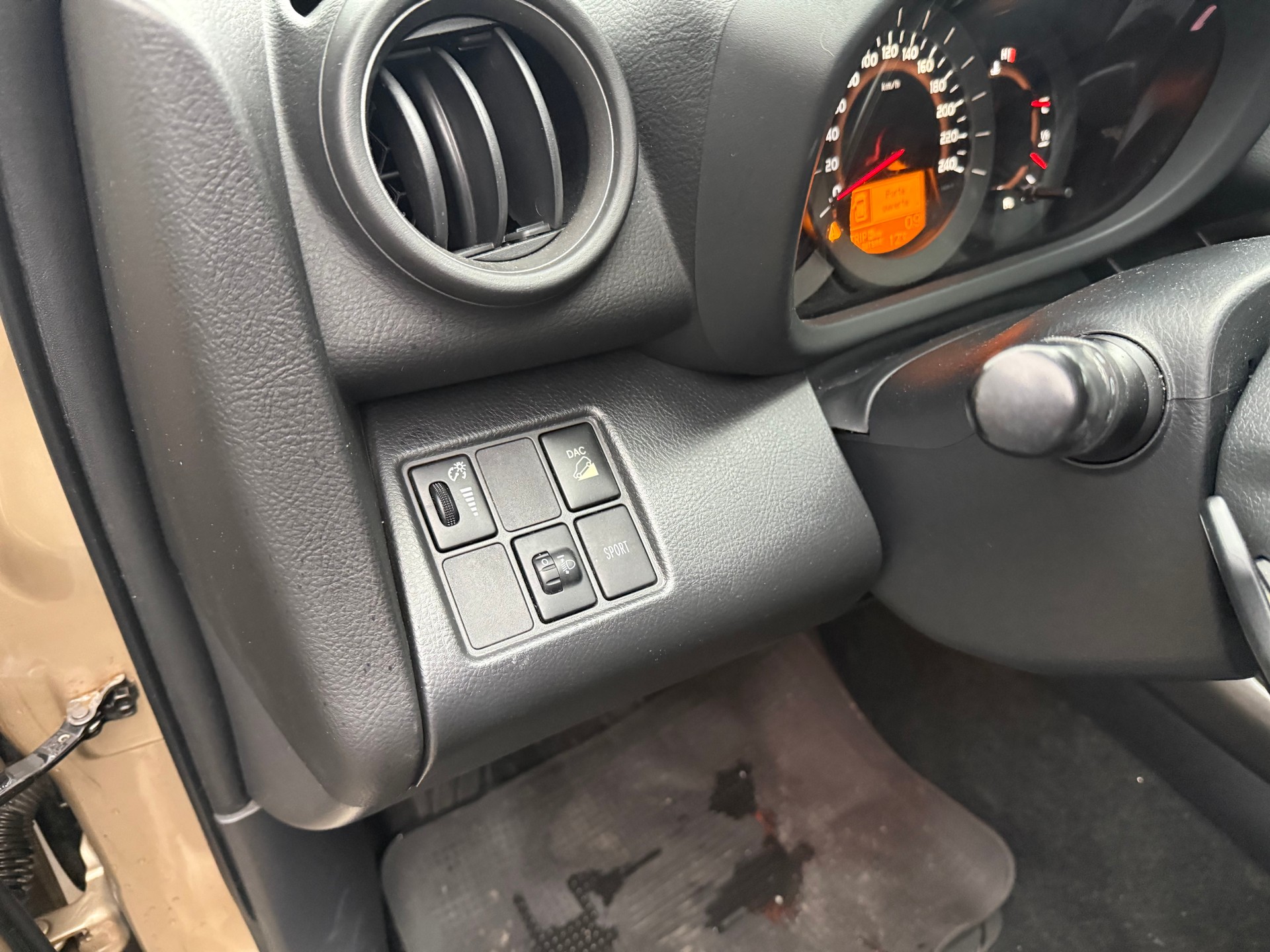 TOYOTA RAV-4 2.2D-CAT Linea Sol Premium AT-image-27
