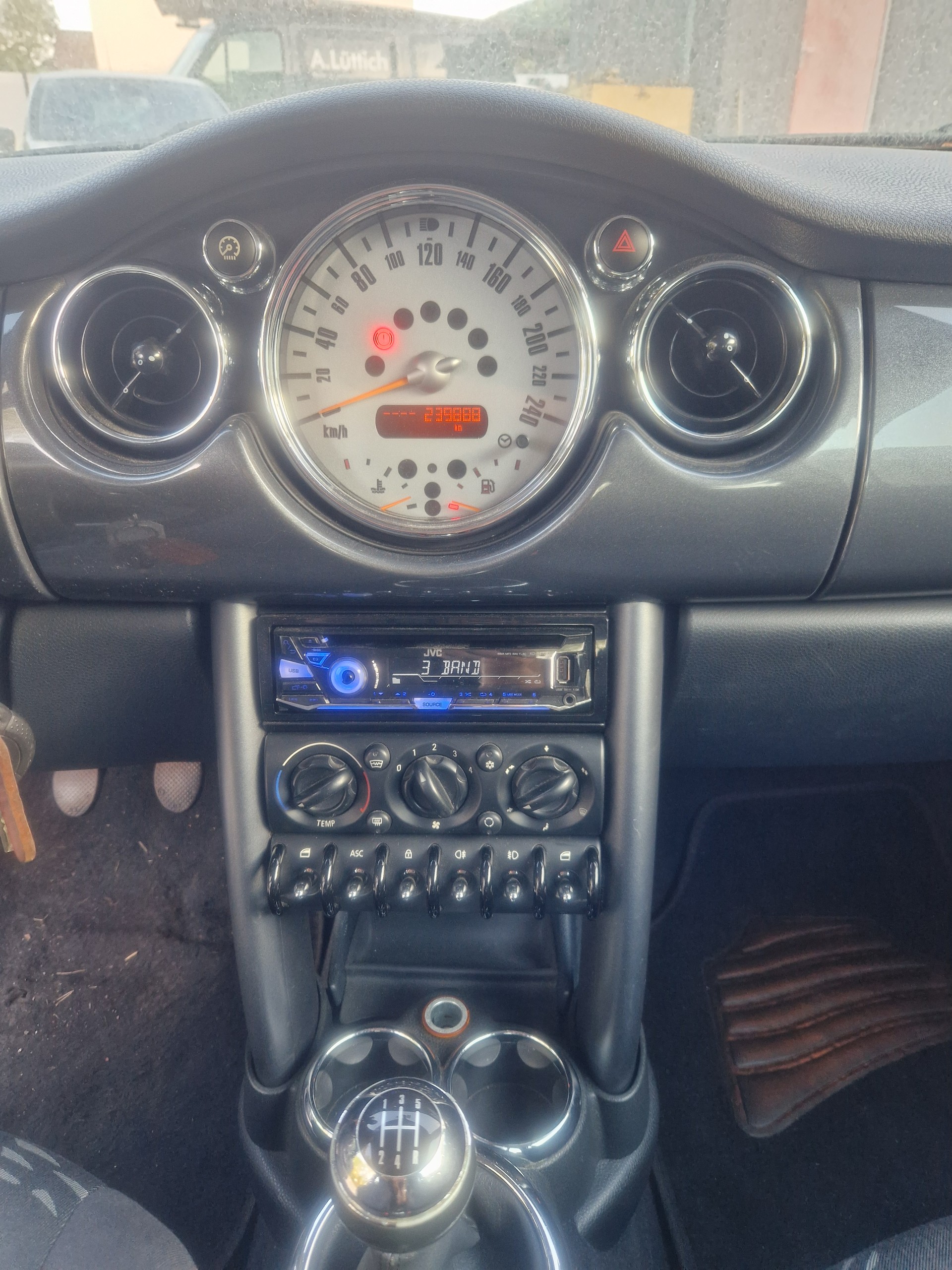 MINI One-image-11