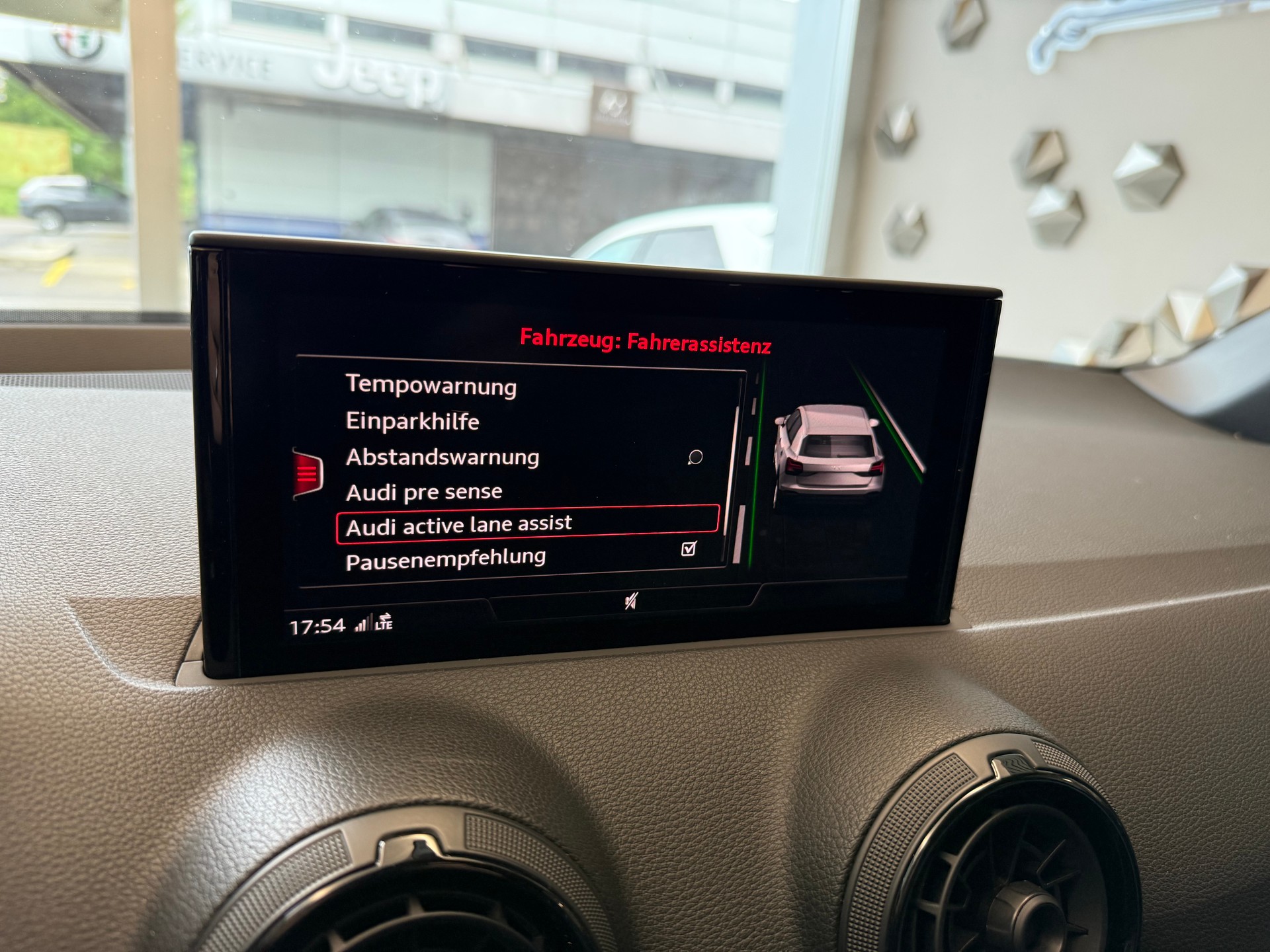 AUDI Q2 1.4 TFSI Edition # 1 S-Line S-tronic-image-18