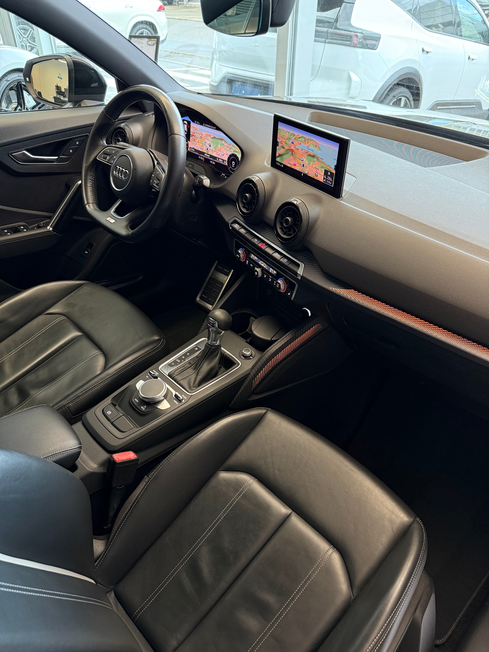 AUDI Q2 1.4 TFSI Edition # 1 S-Line S-tronic-image-13