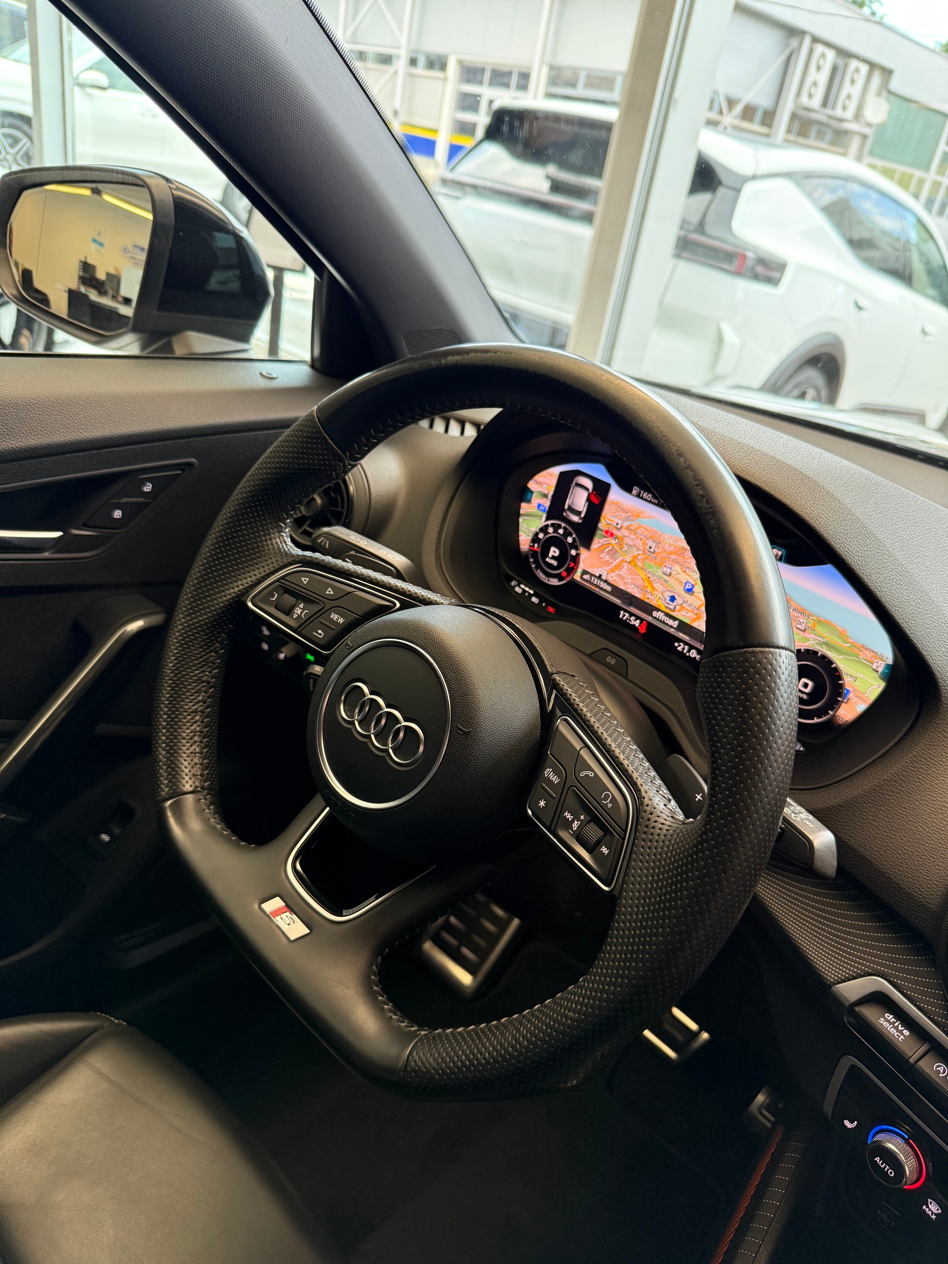 AUDI Q2 1.4 TFSI Edition # 1 S-Line S-tronic-image-14