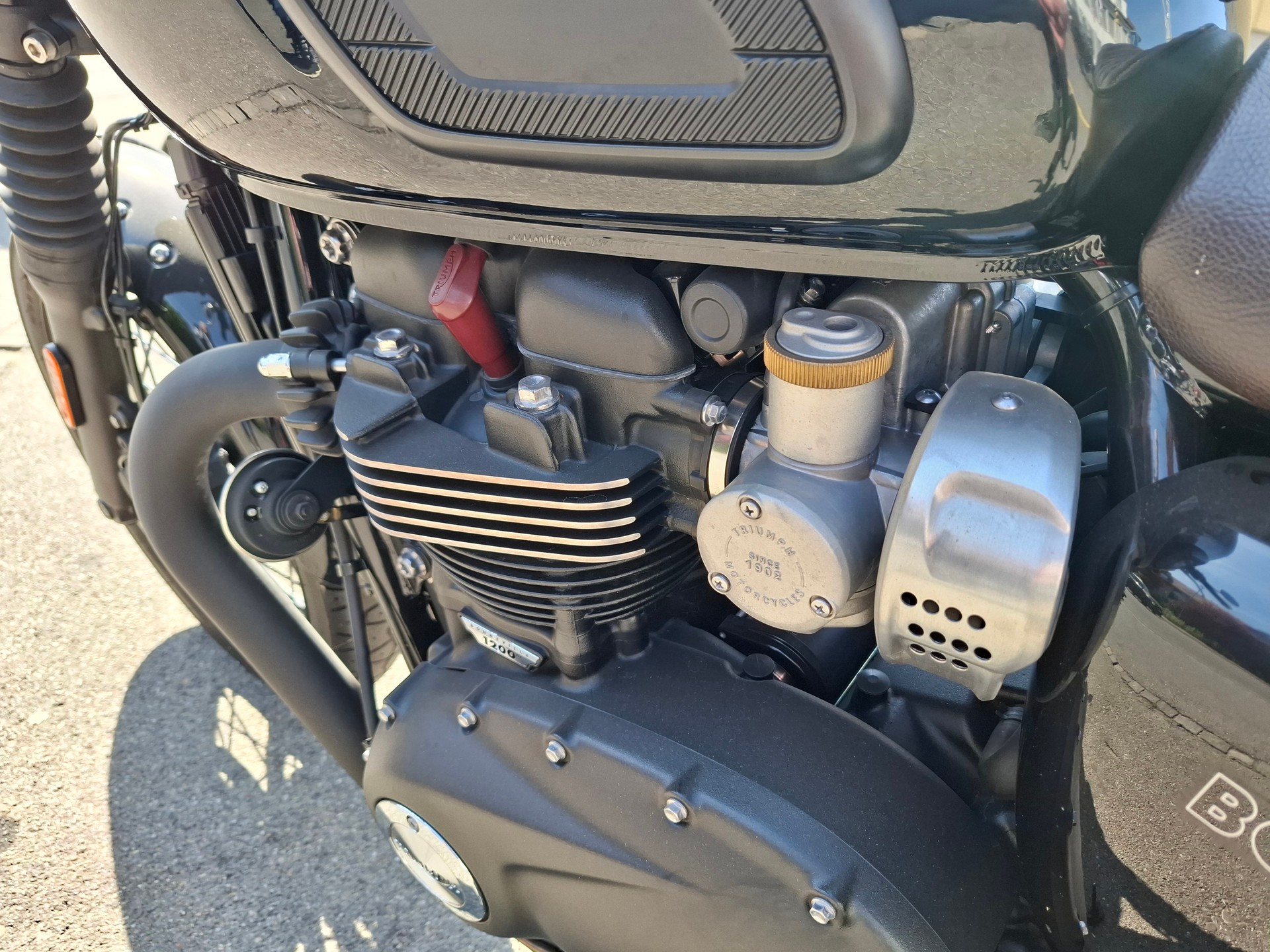 TRIUMPH Bonneville T120 Black-image-6