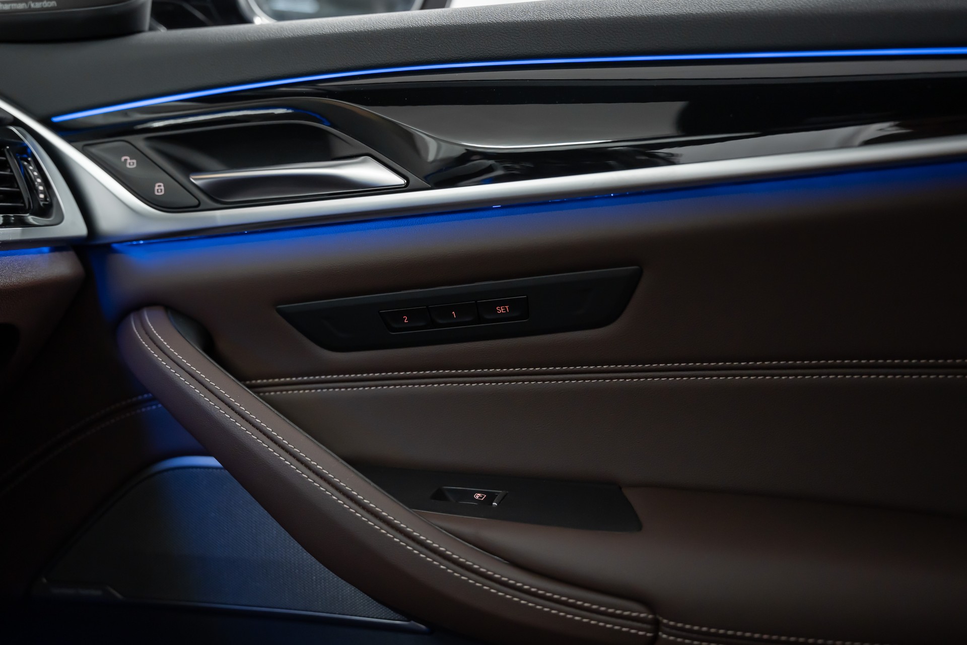 BMW M550i xDrive Steptronic *Laser*Head-Up*Sitzbelüftung*360°Kamera*-image-27